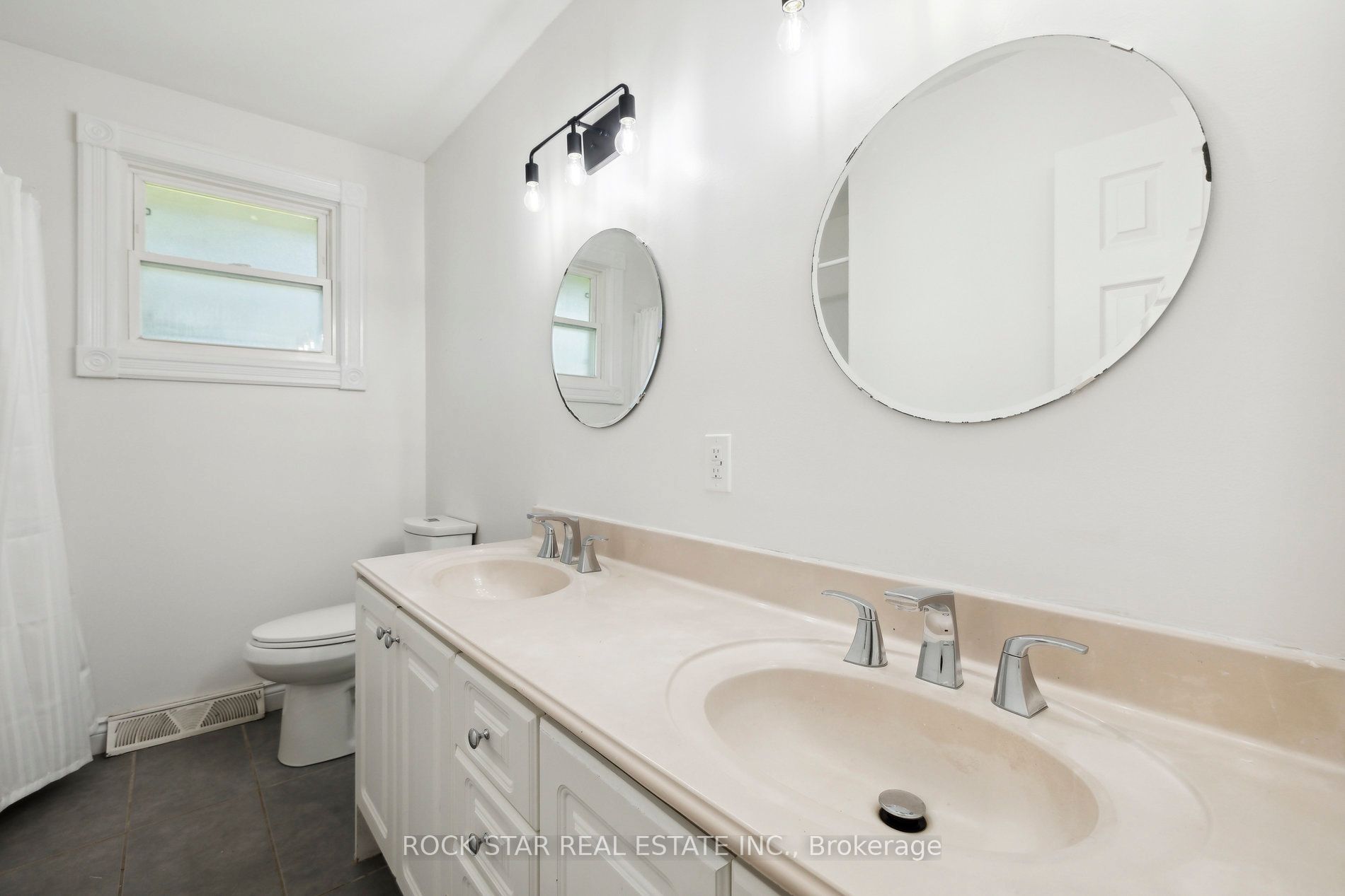 87 Leaside Drive #Upper