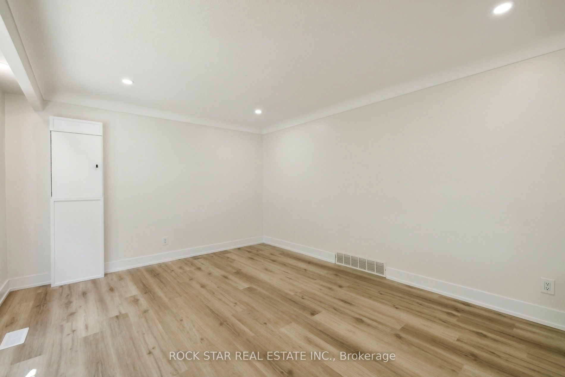 87 Leaside Drive #Upper