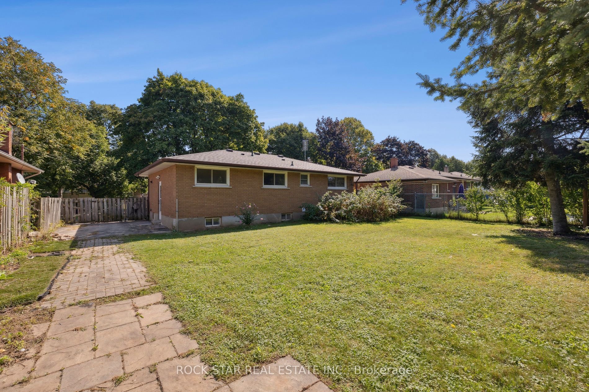 87 Leaside Drive #Upper