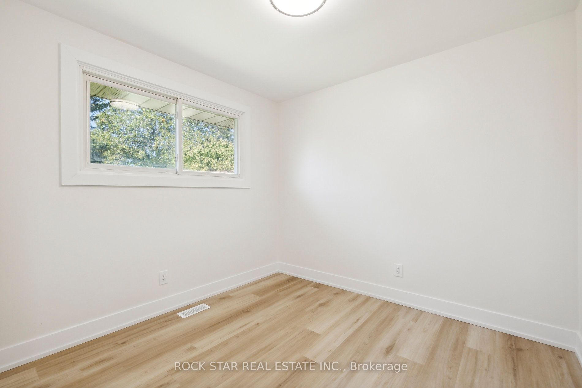 87 Leaside Drive #Upper