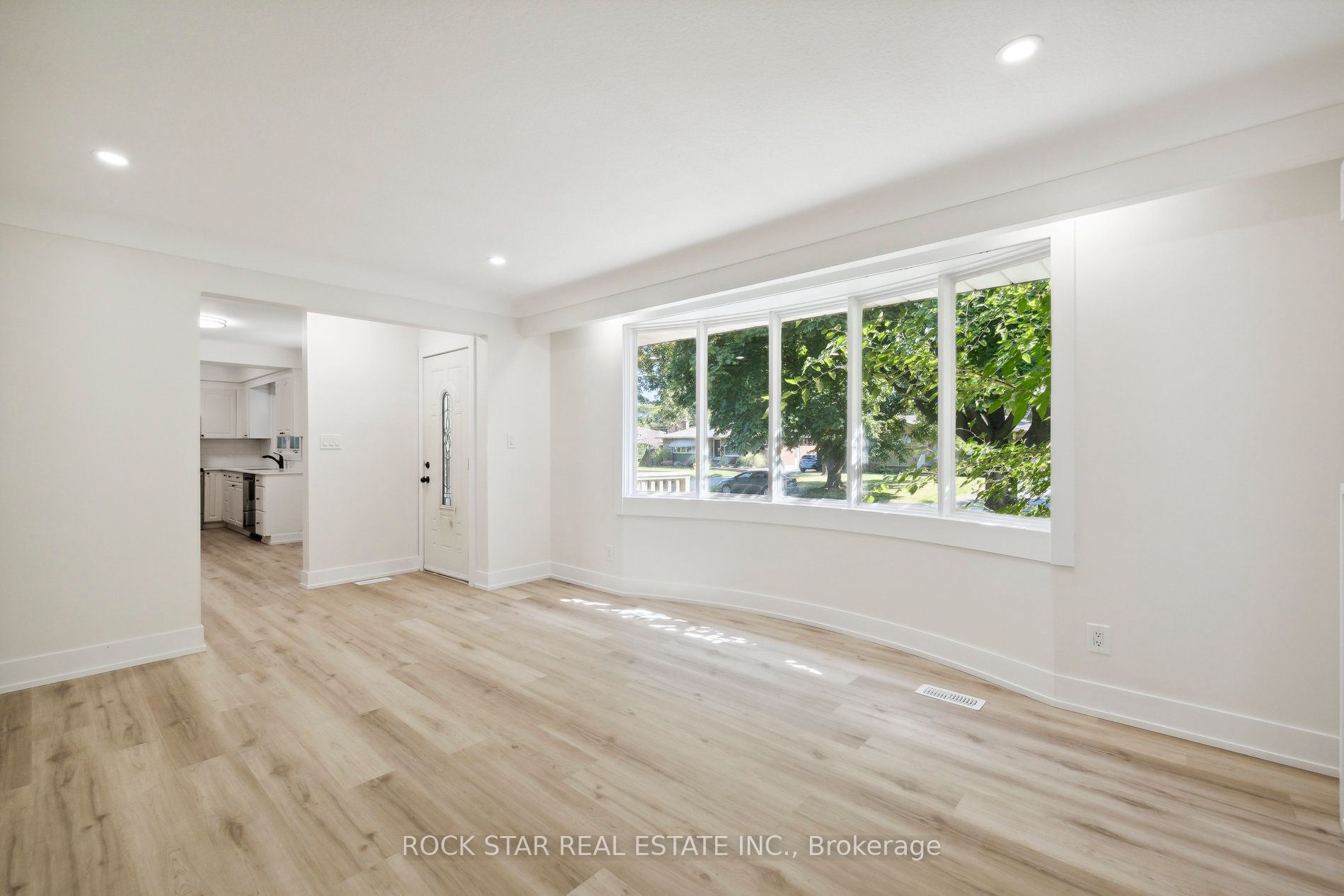 87 Leaside Drive #Upper