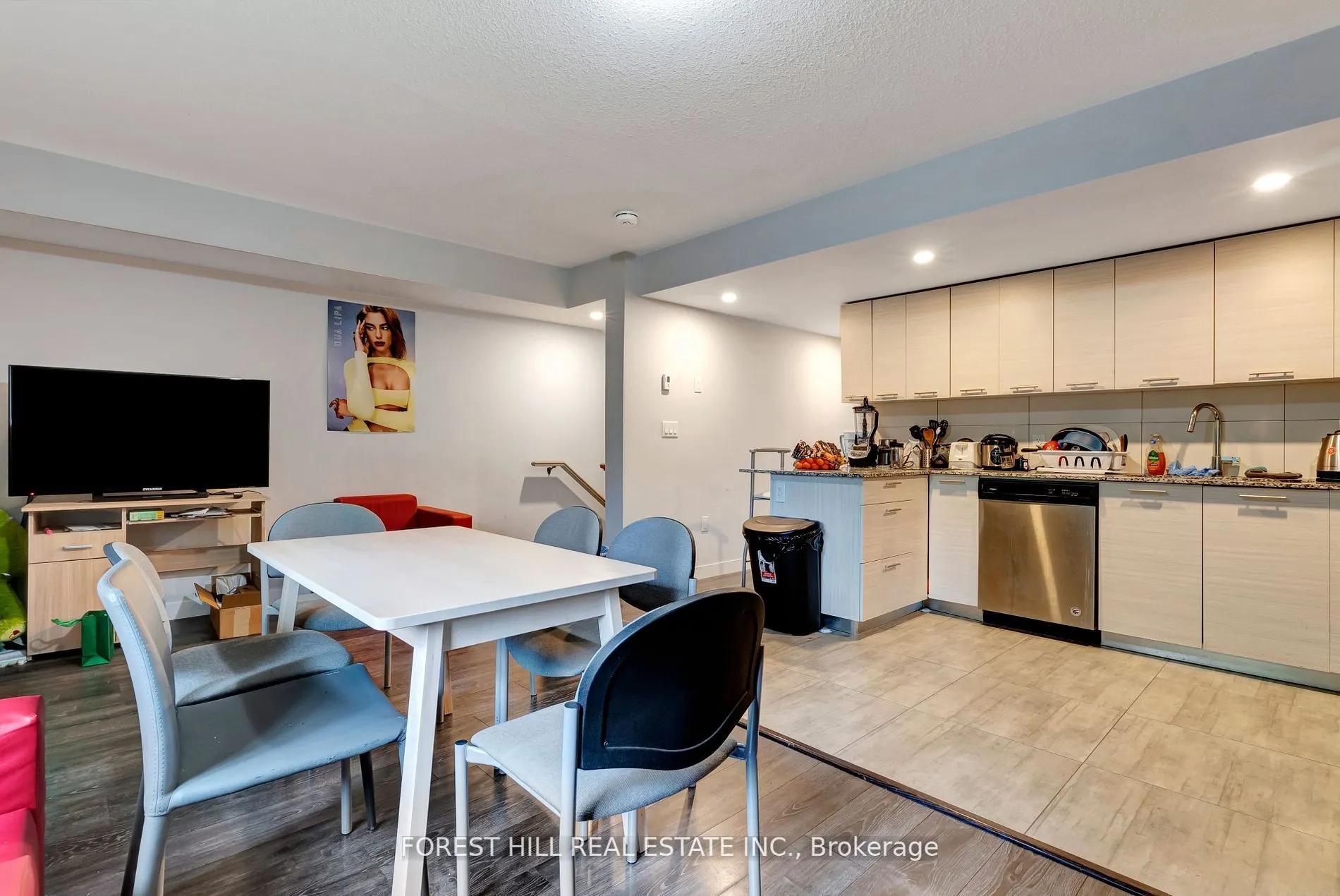 338 Albert Street #119