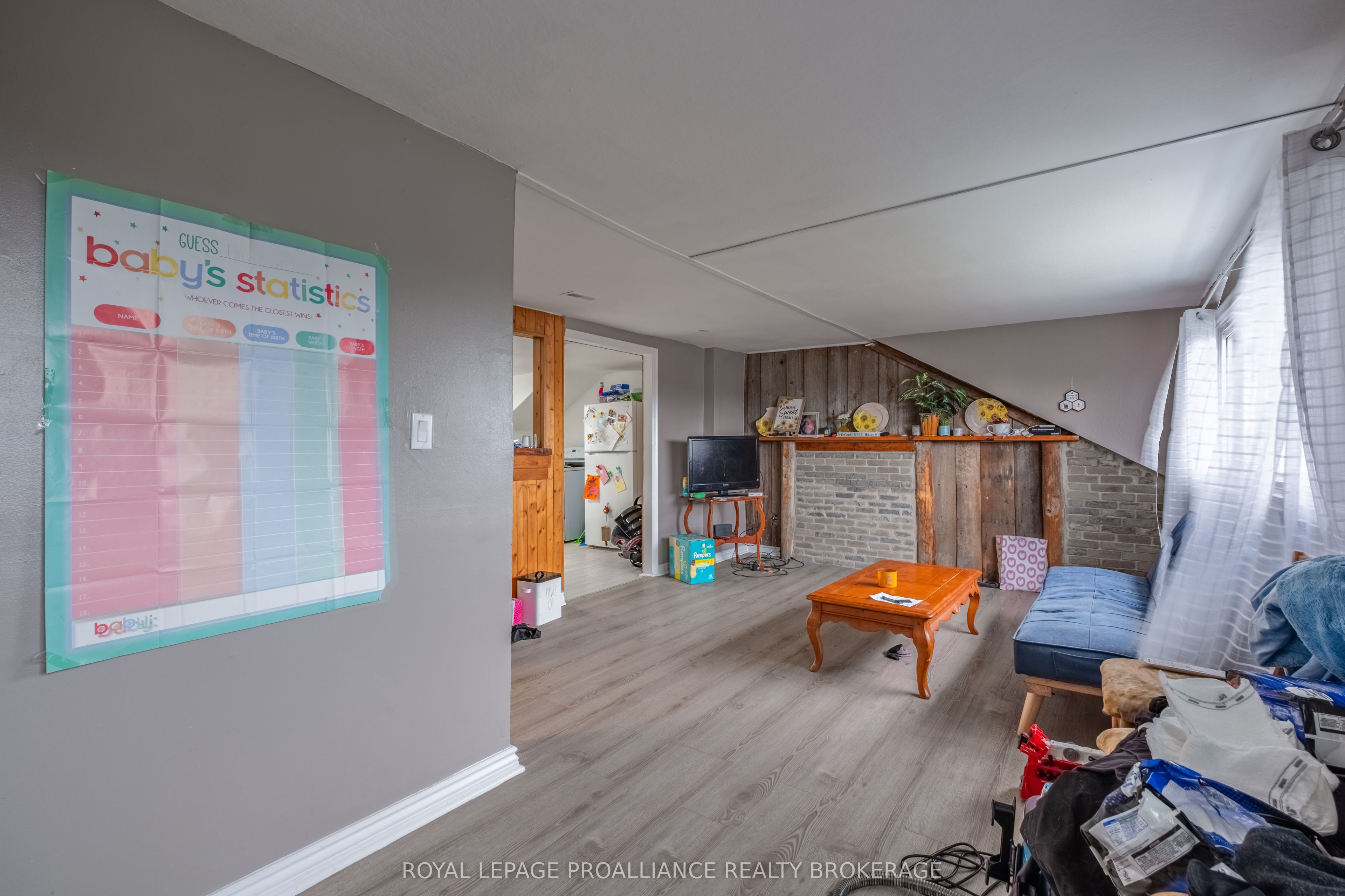10-12 Manitou Crescent