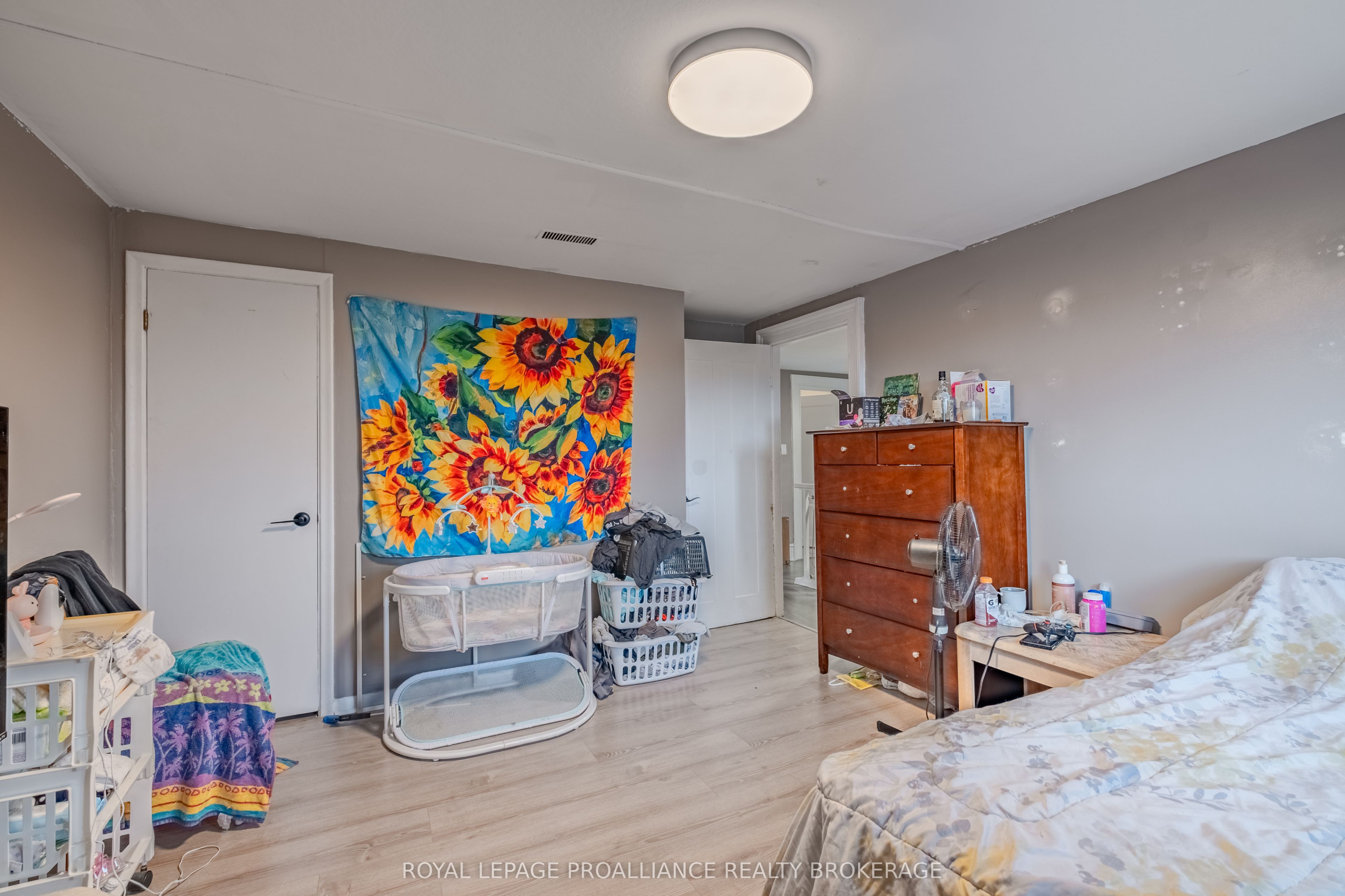 10-12 Manitou Crescent
