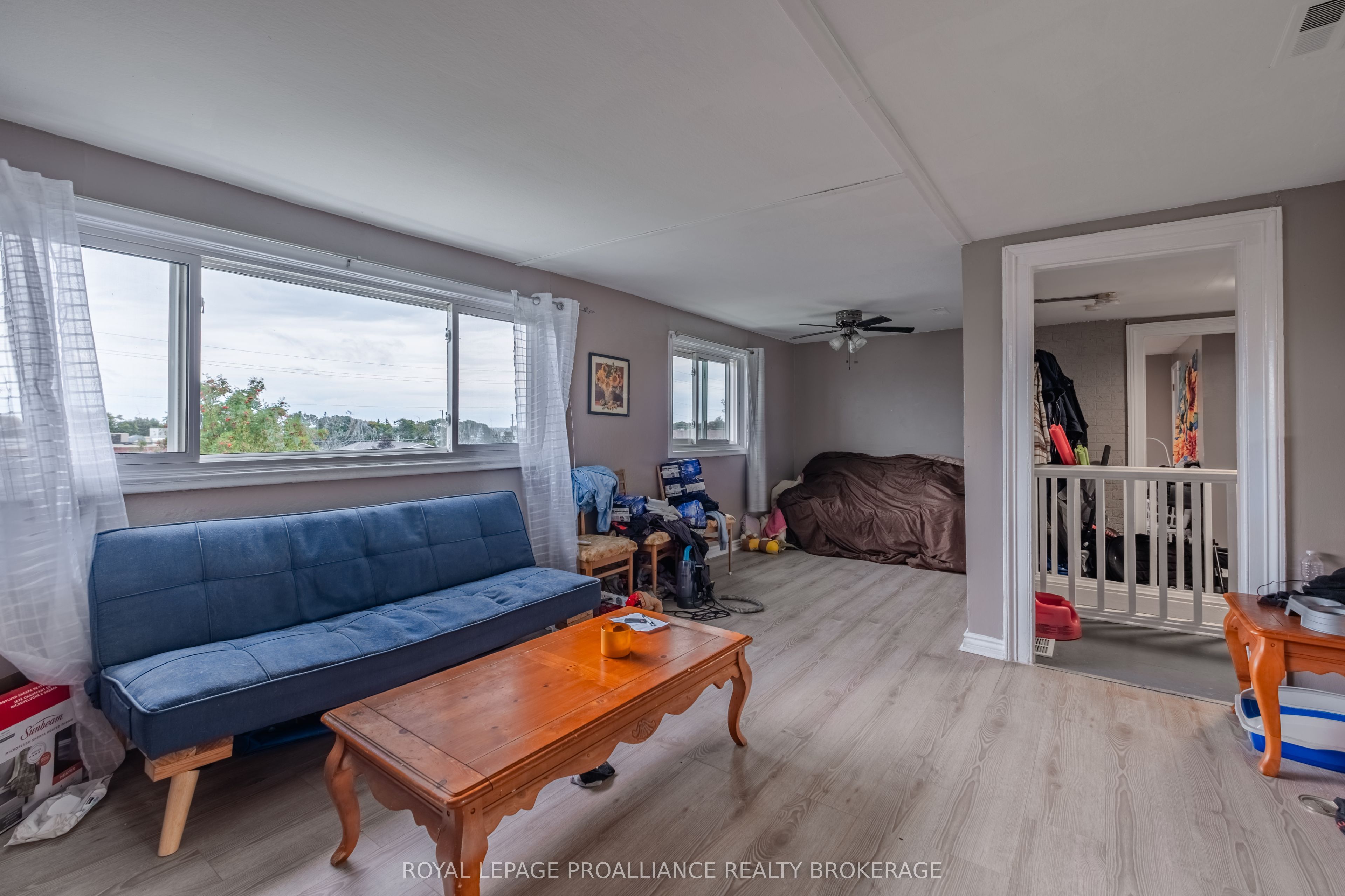 10-12 Manitou Crescent