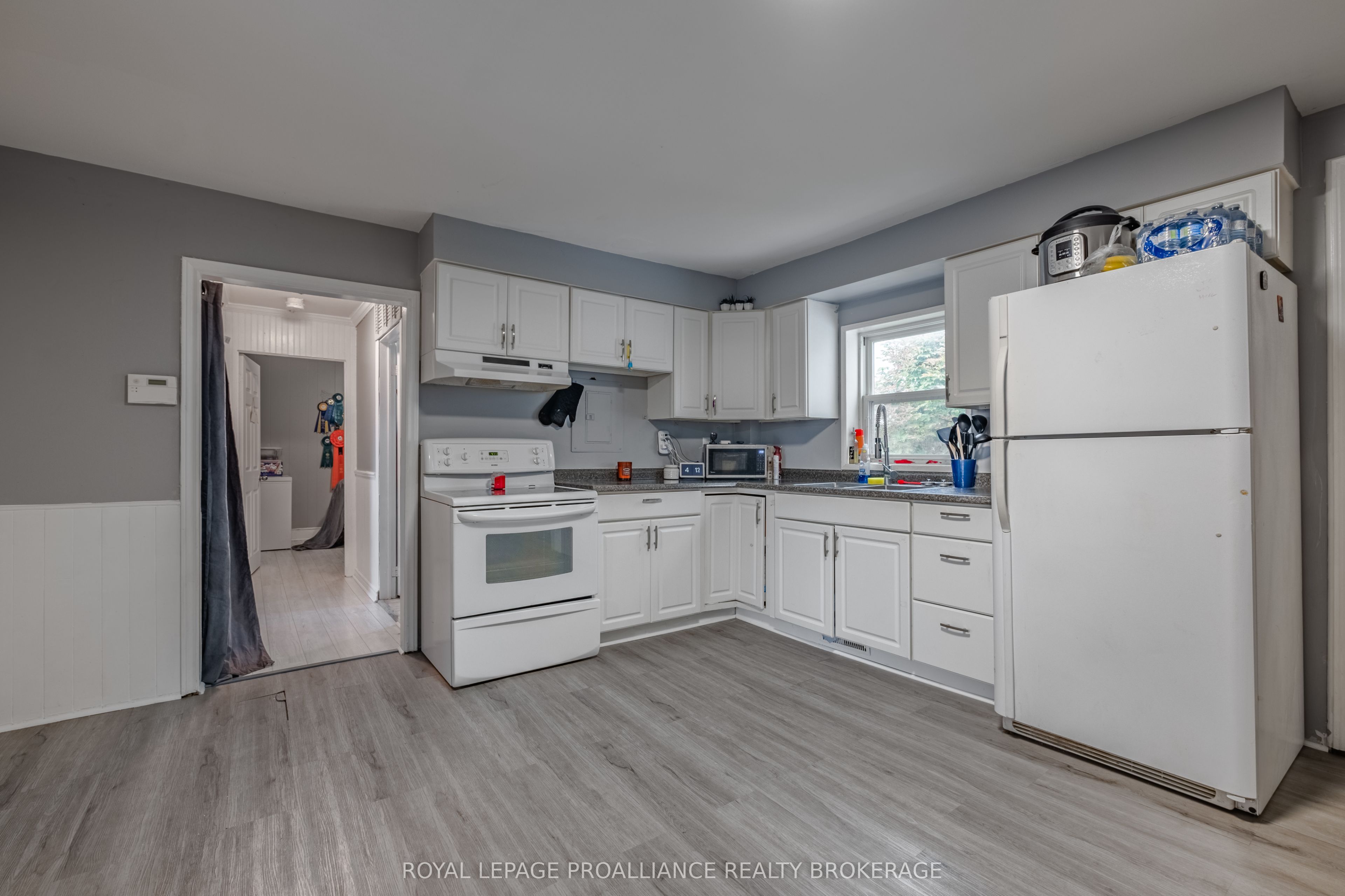 10-12 Manitou Crescent