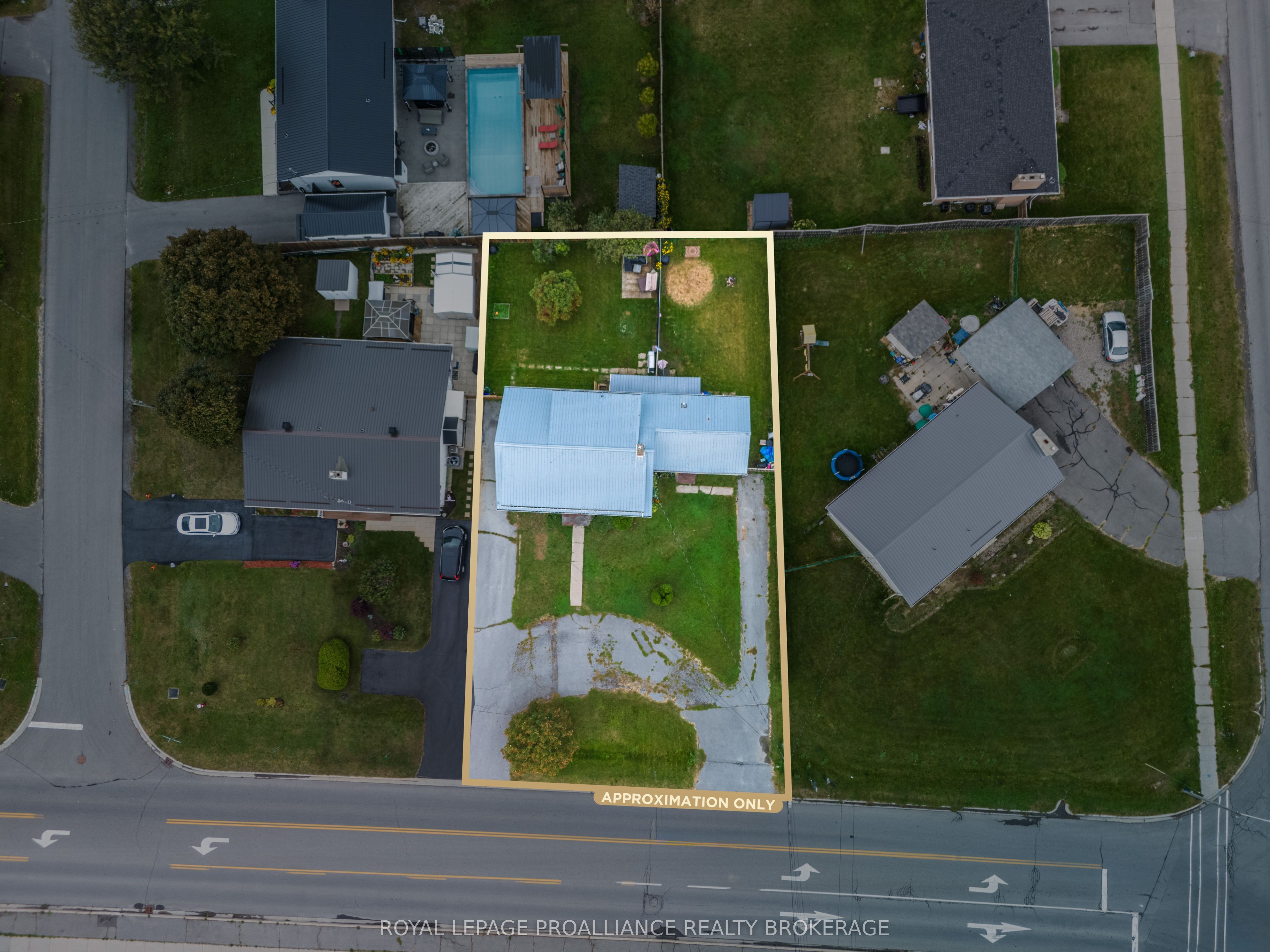 10-12 Manitou Crescent
