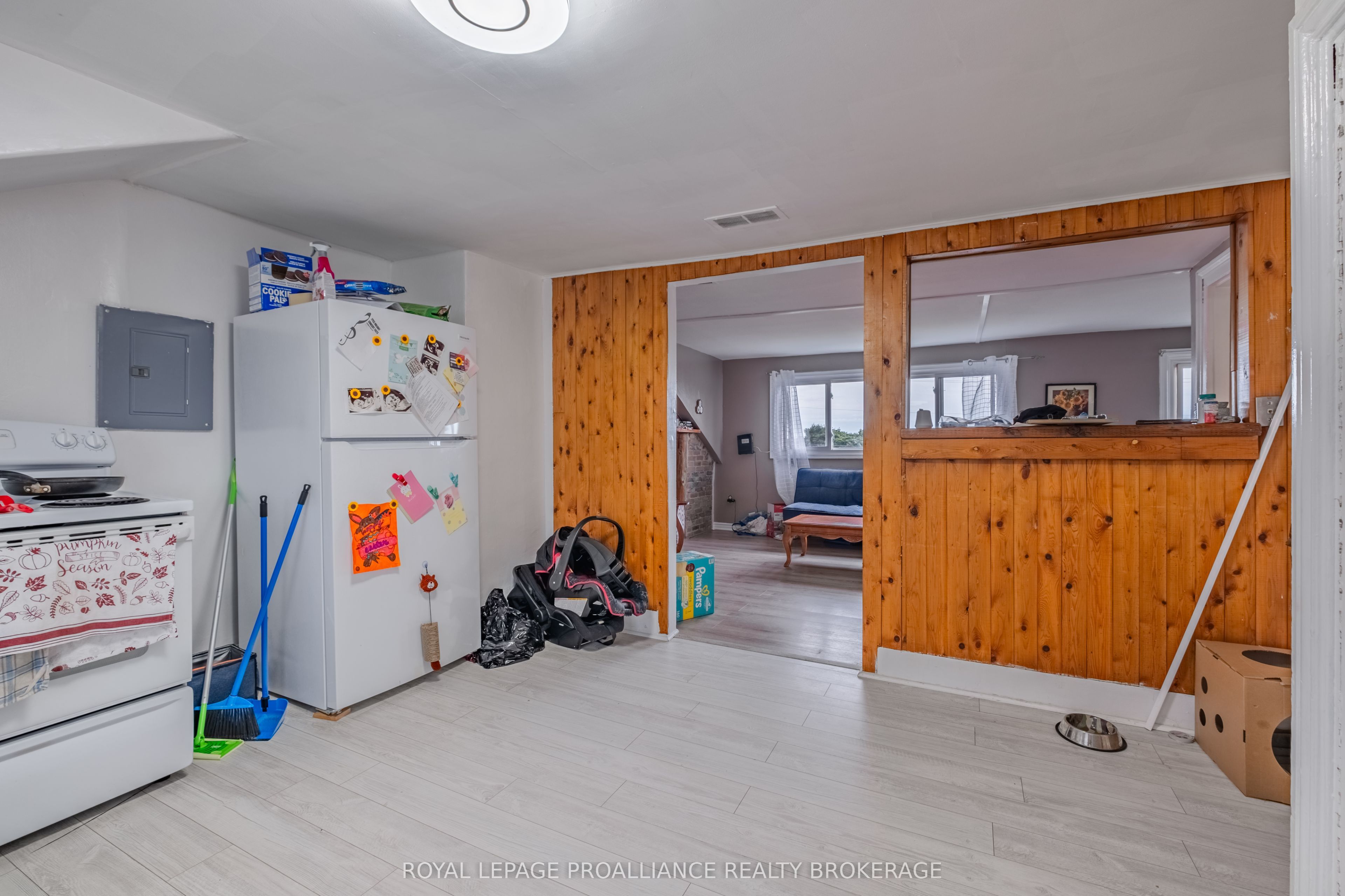 10-12 Manitou Crescent