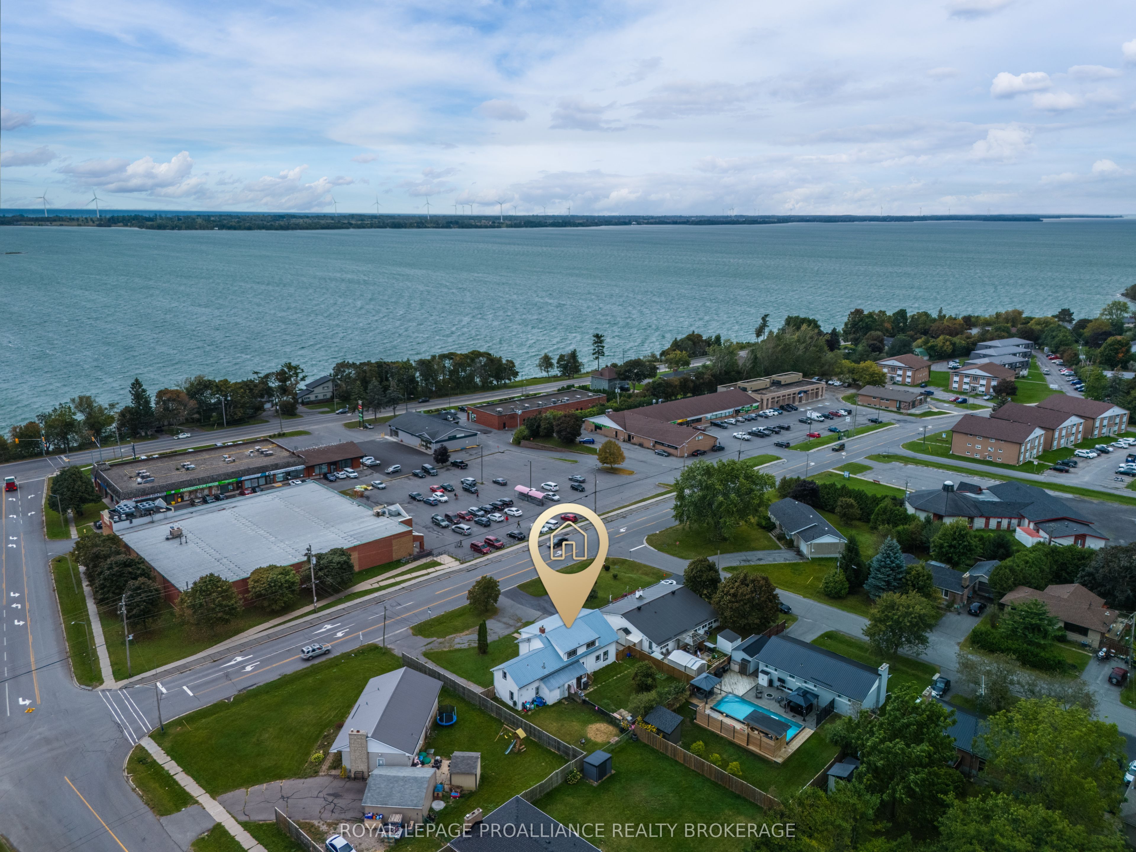 10-12 Manitou Crescent