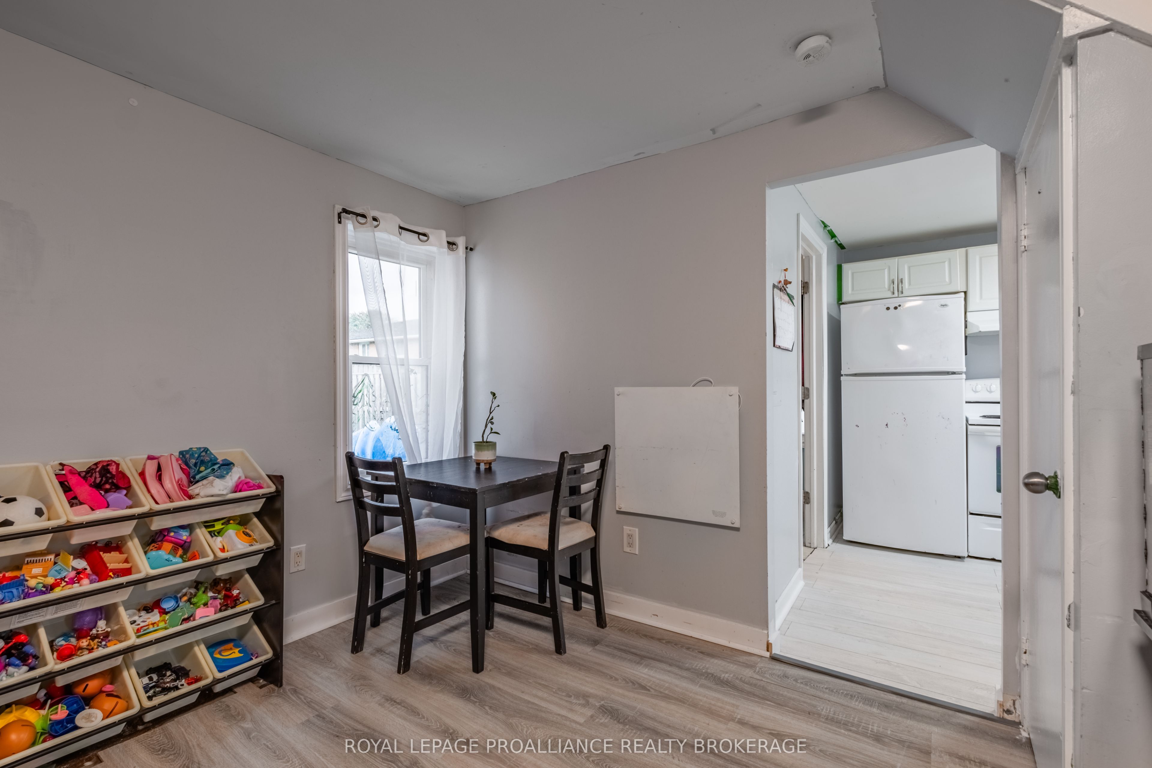 10-12 Manitou Crescent