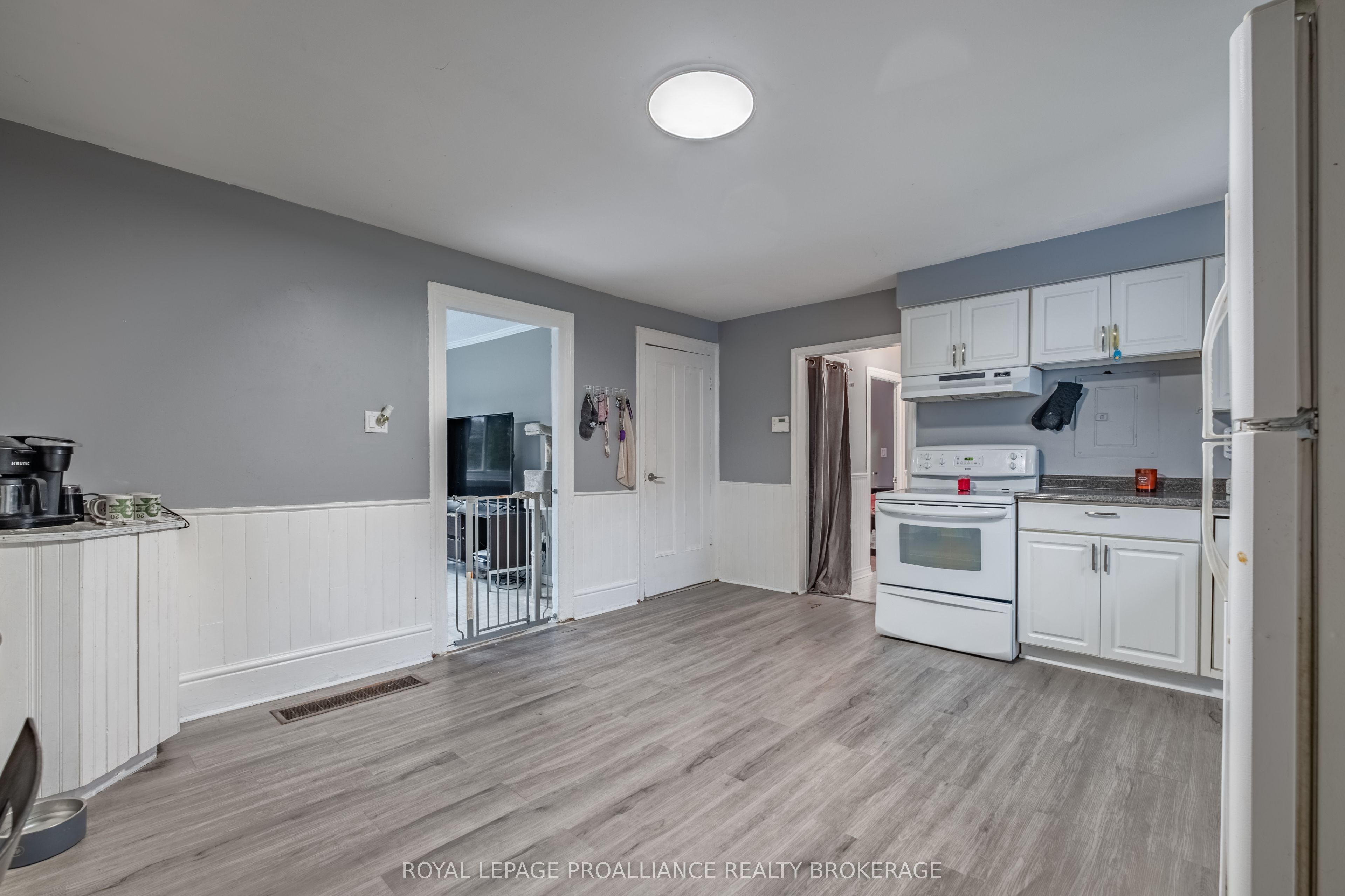 10-12 Manitou Crescent
