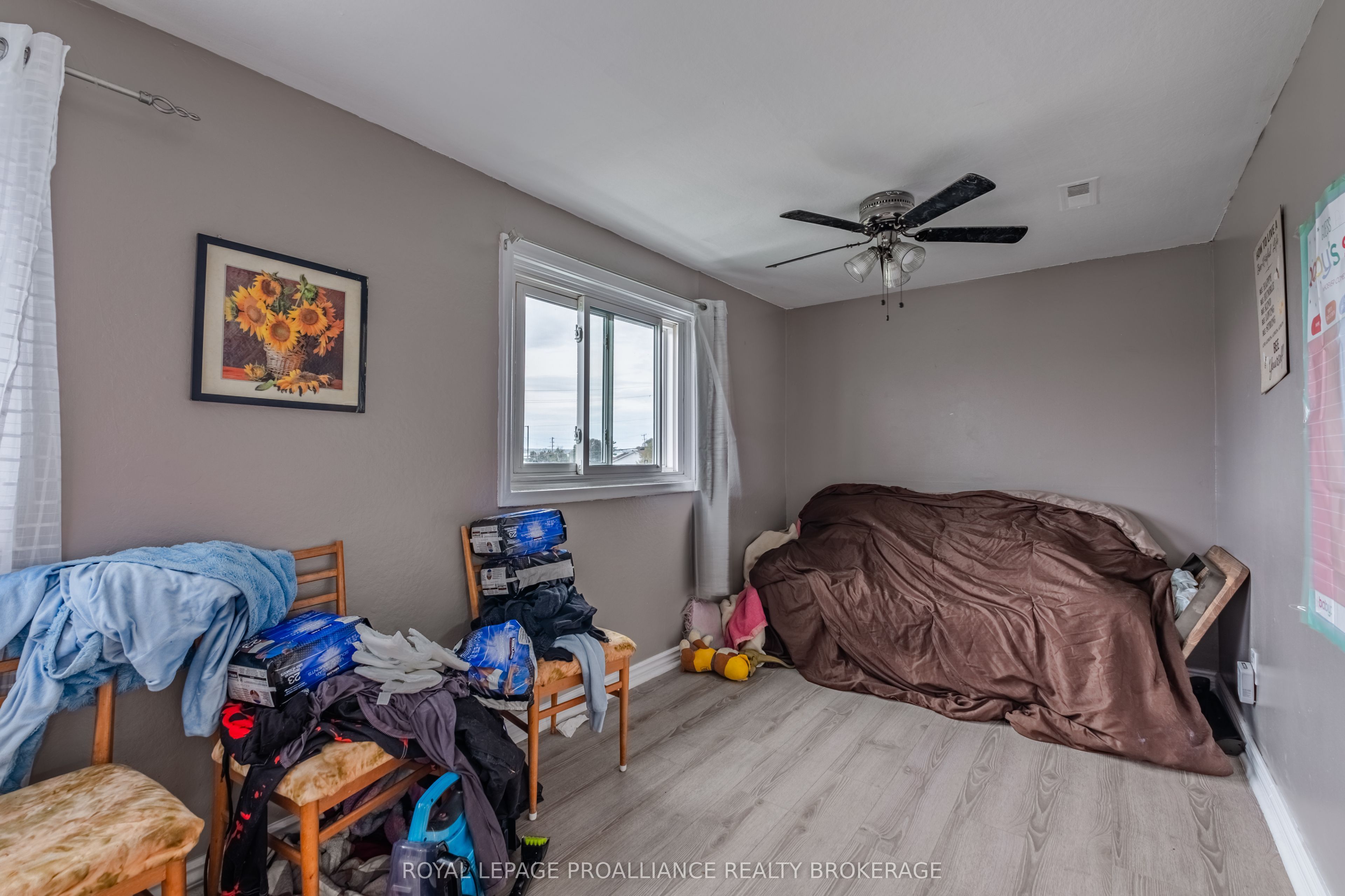 10-12 Manitou Crescent
