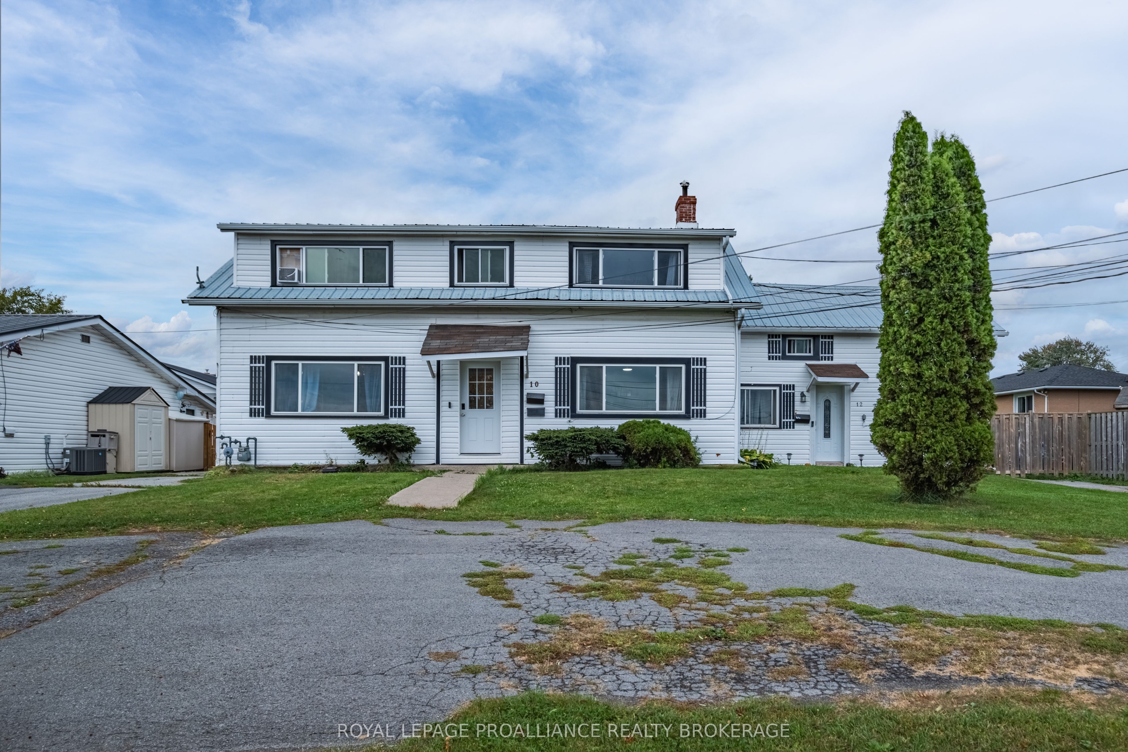 10-12 Manitou Crescent