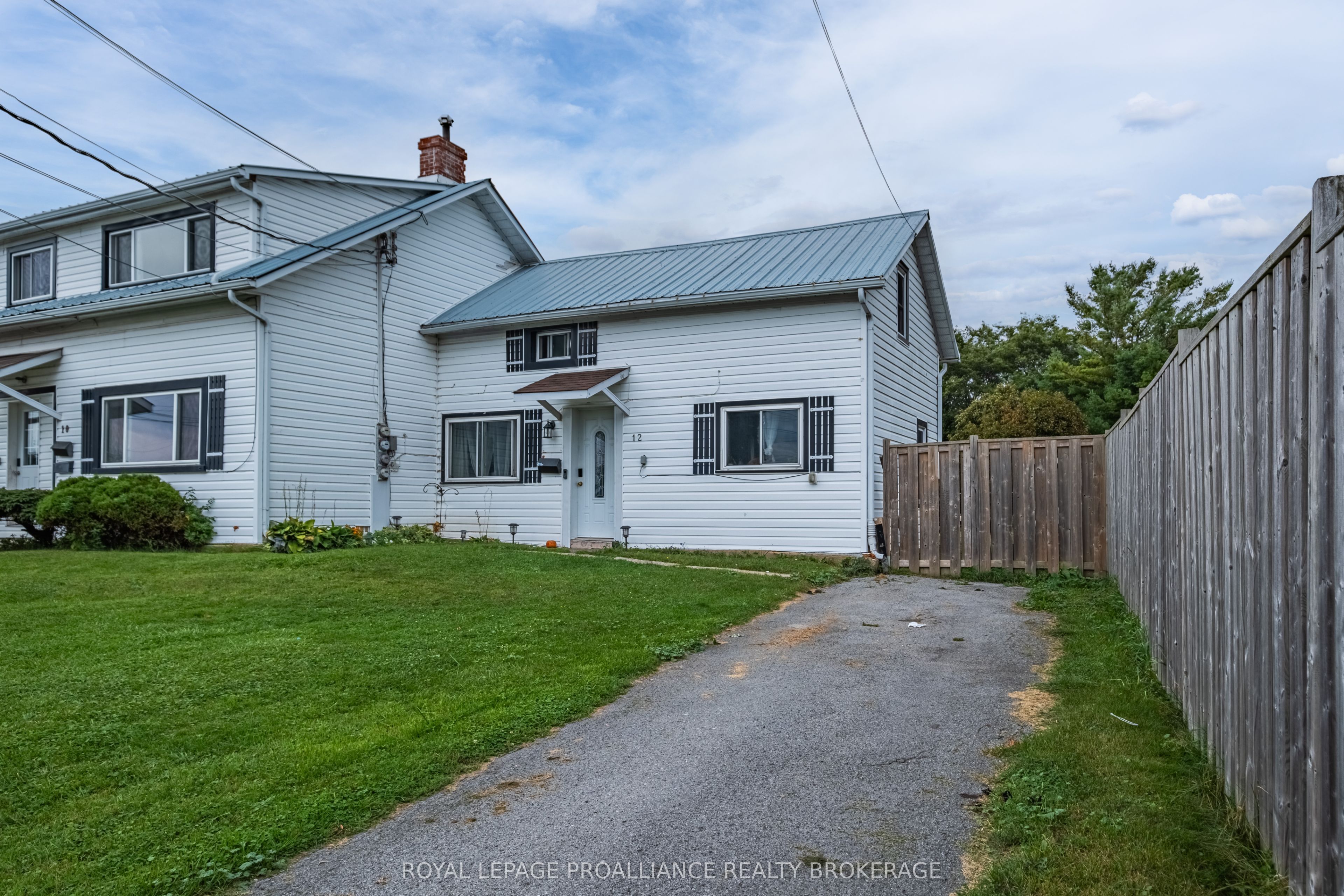 10-12 Manitou Crescent