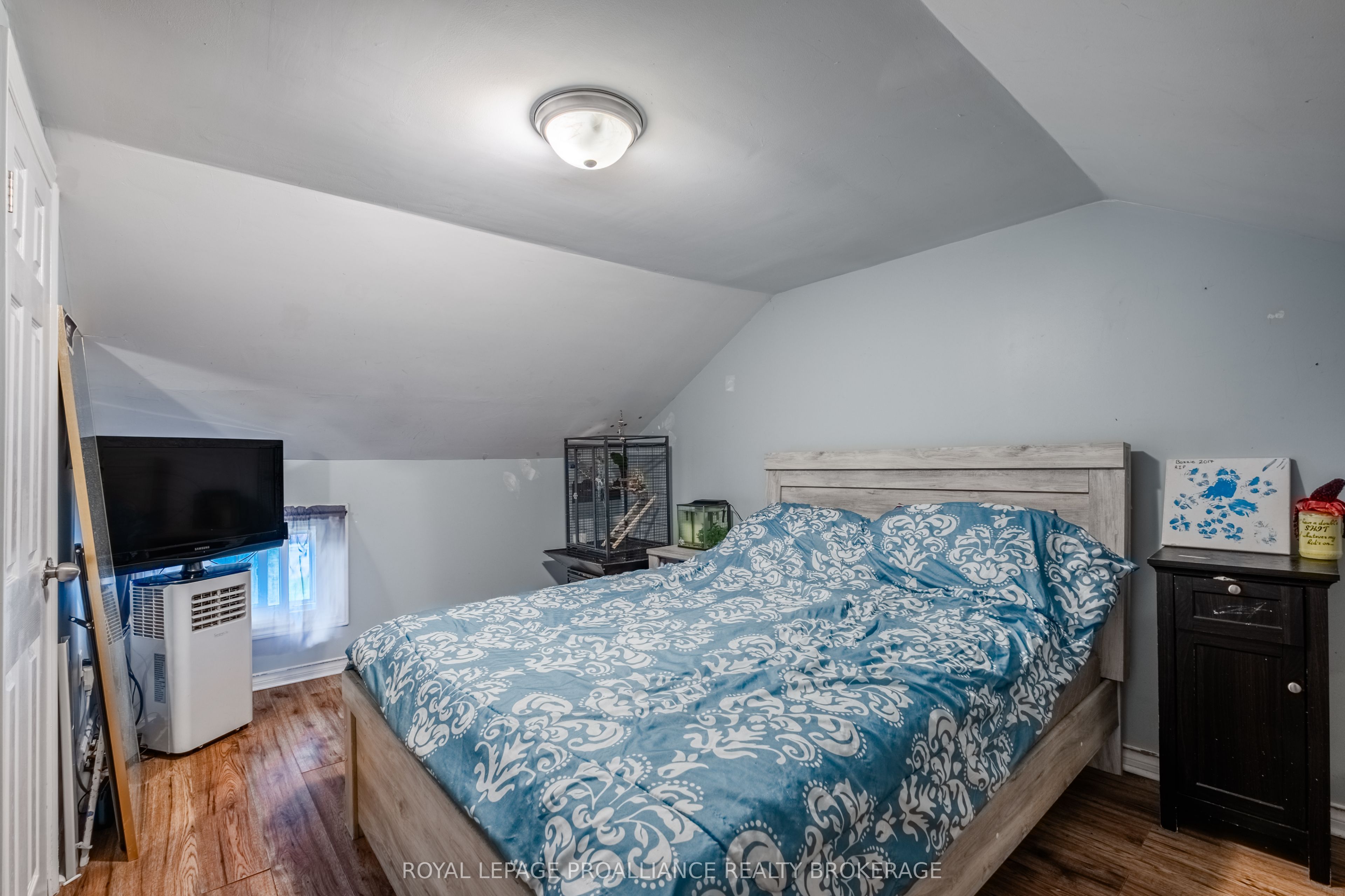 10-12 Manitou Crescent