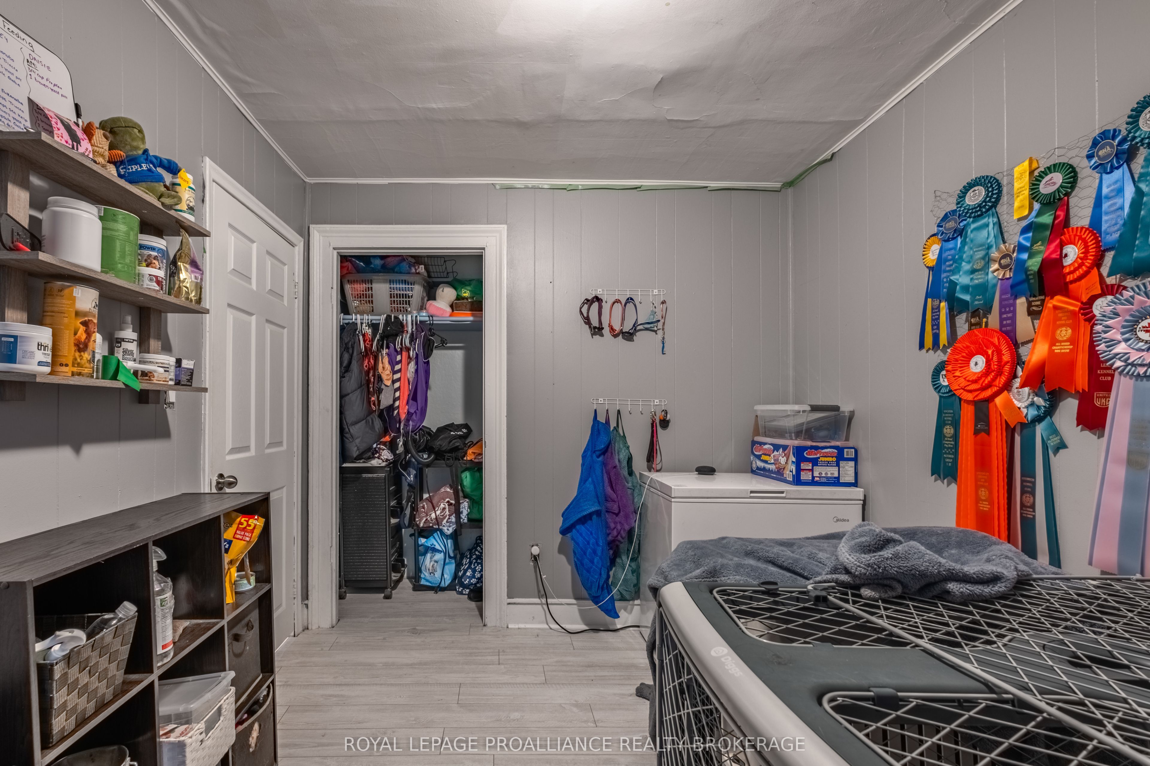 10-12 Manitou Crescent