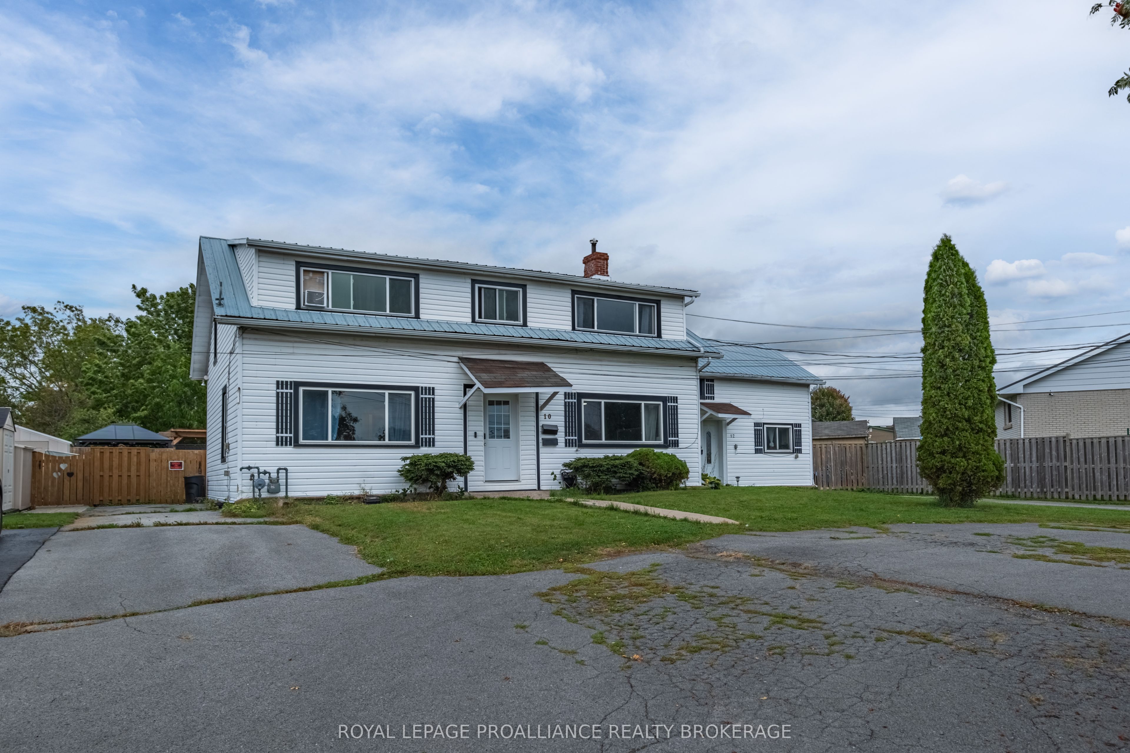 10-12 Manitou Crescent