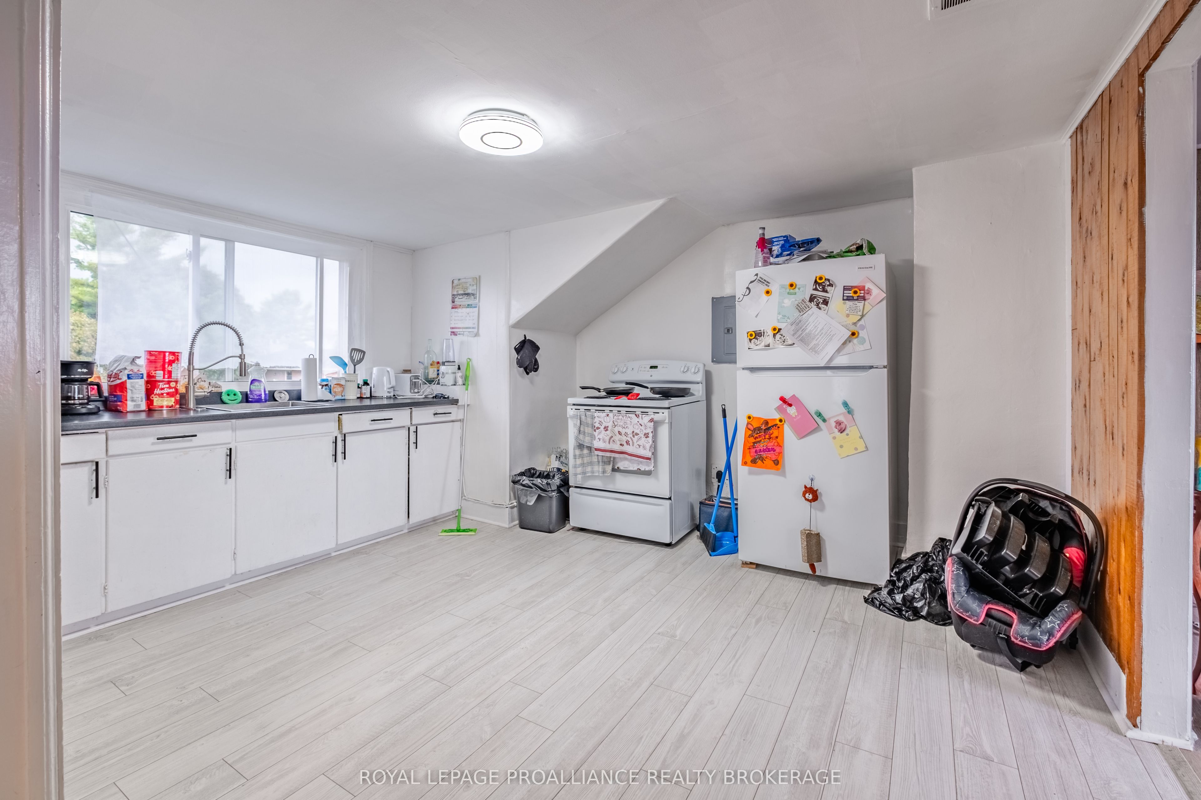 10-12 Manitou Crescent