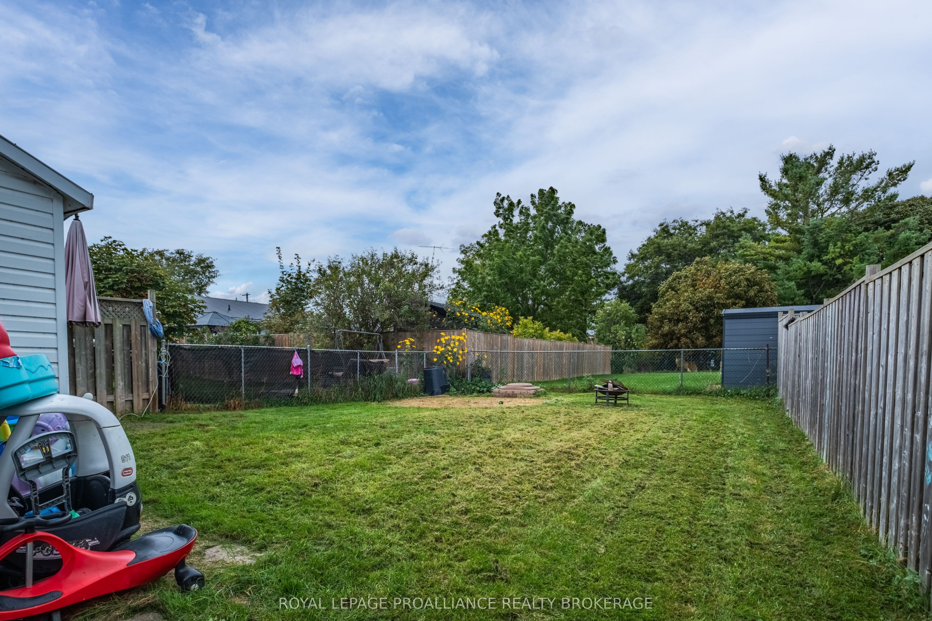 10-12 Manitou Crescent