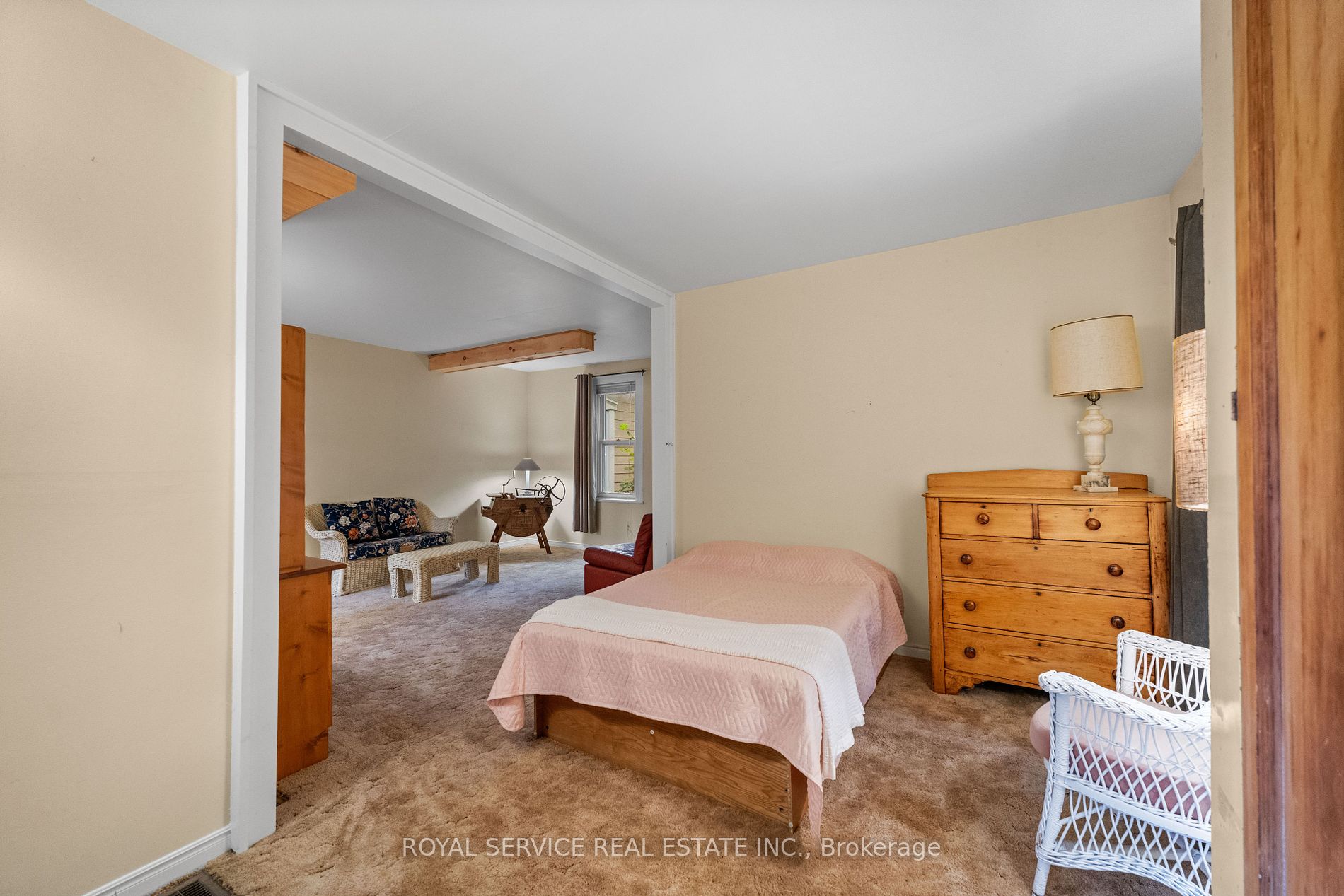 367 Lakeshore Road