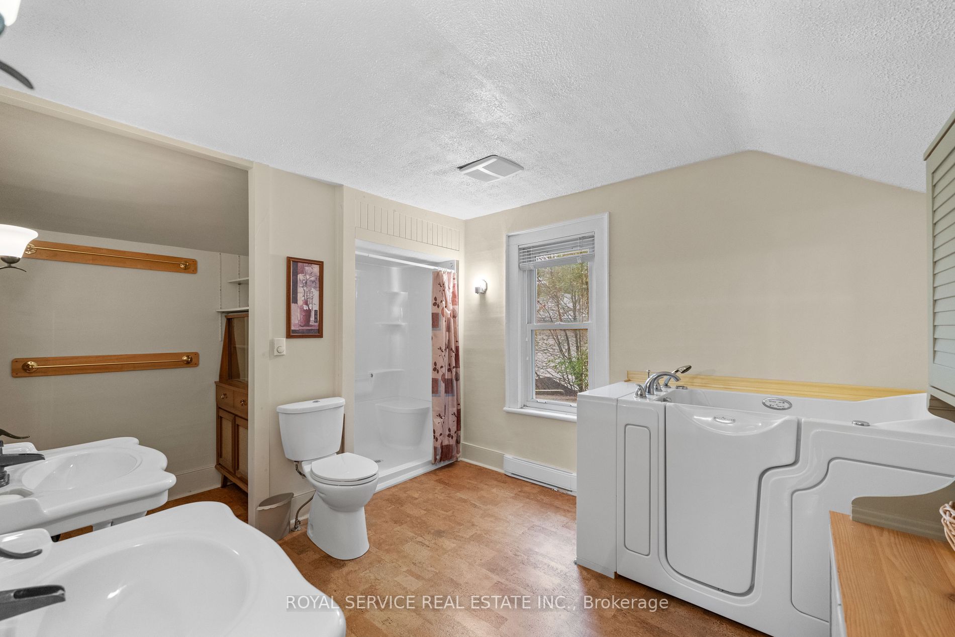 367 Lakeshore Road