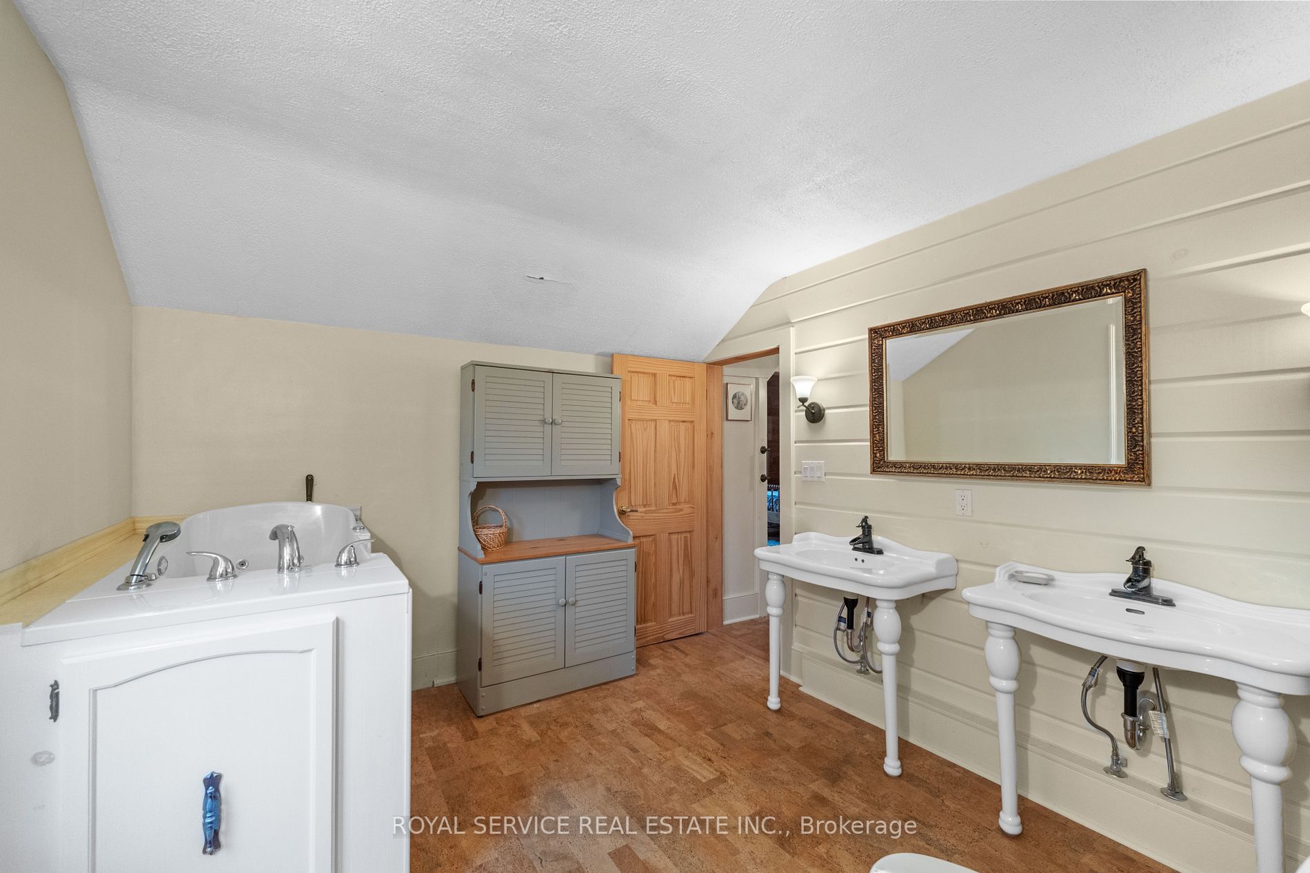 367 Lakeshore Road