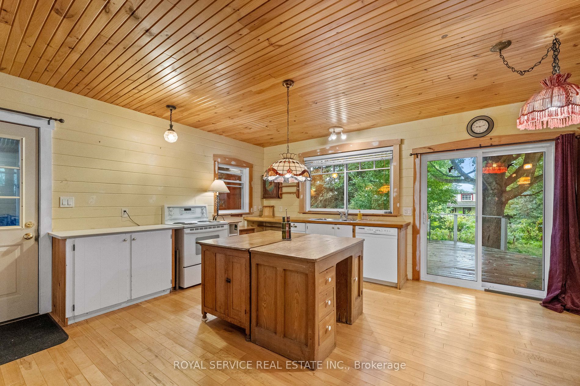 367 Lakeshore Road