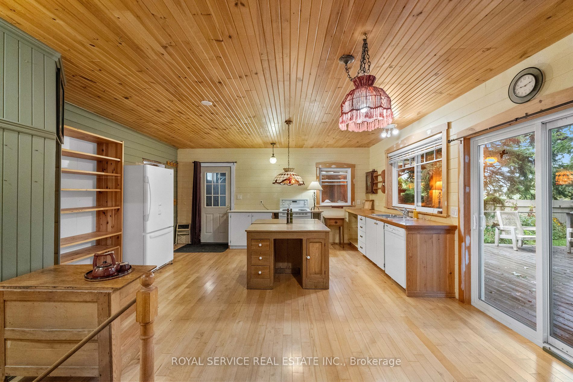 367 Lakeshore Road