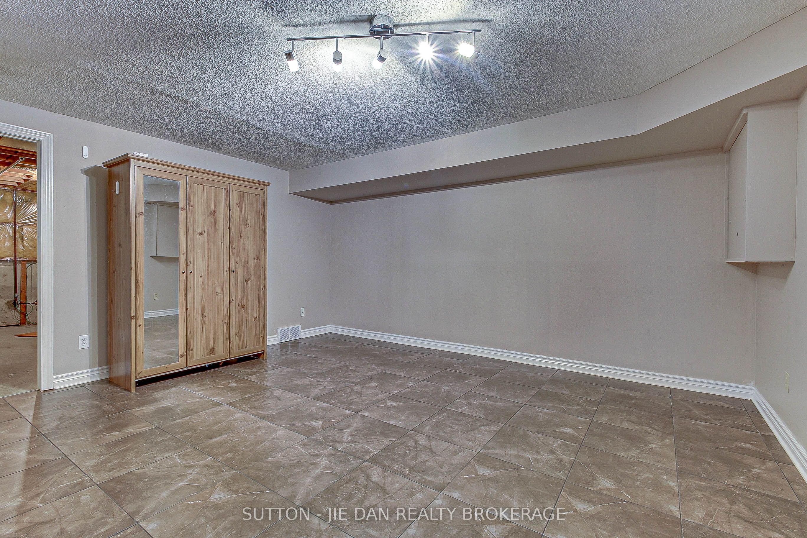 1786 Attawandaron Road #36