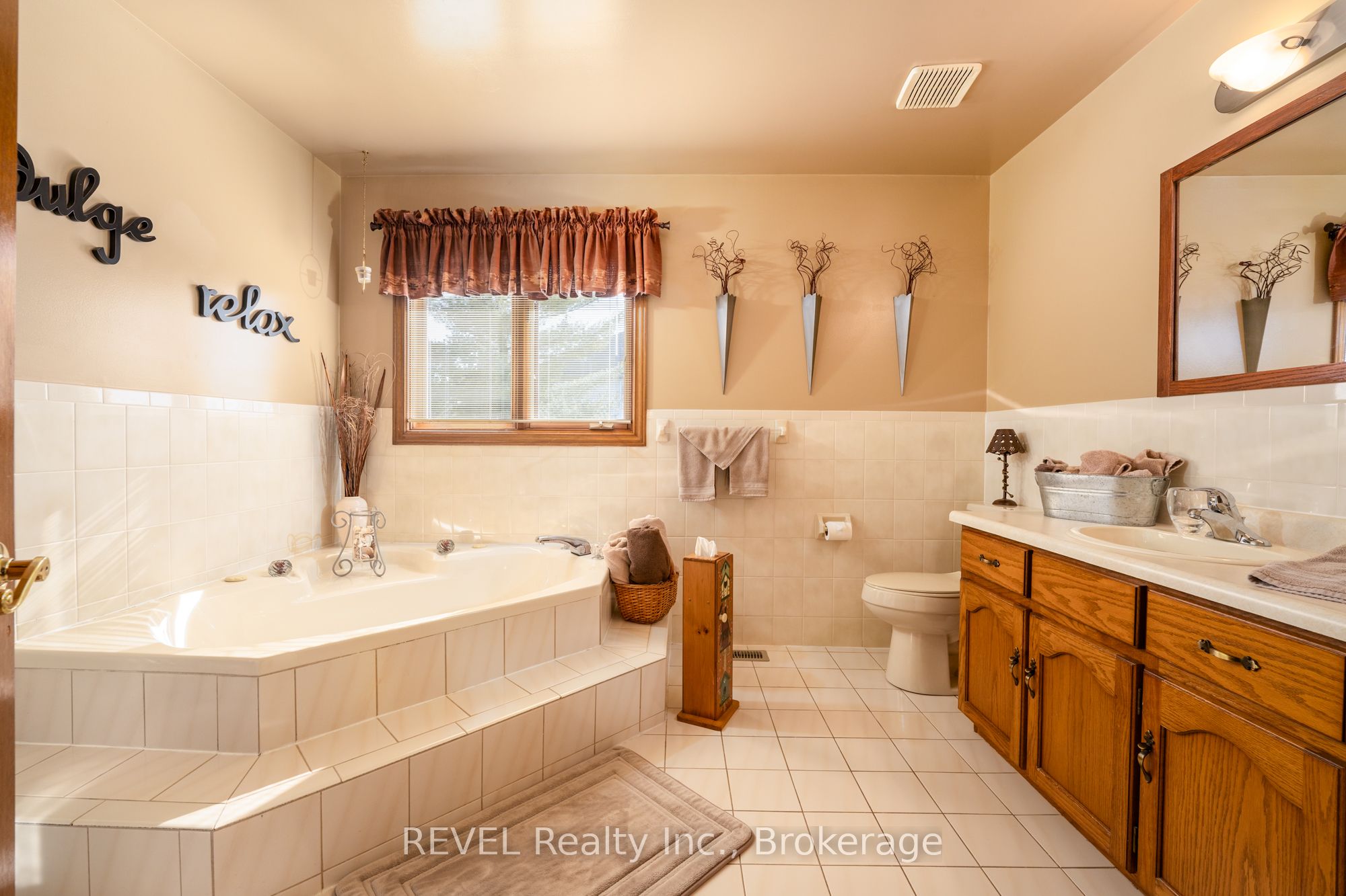 3412 Vinehaven Trail