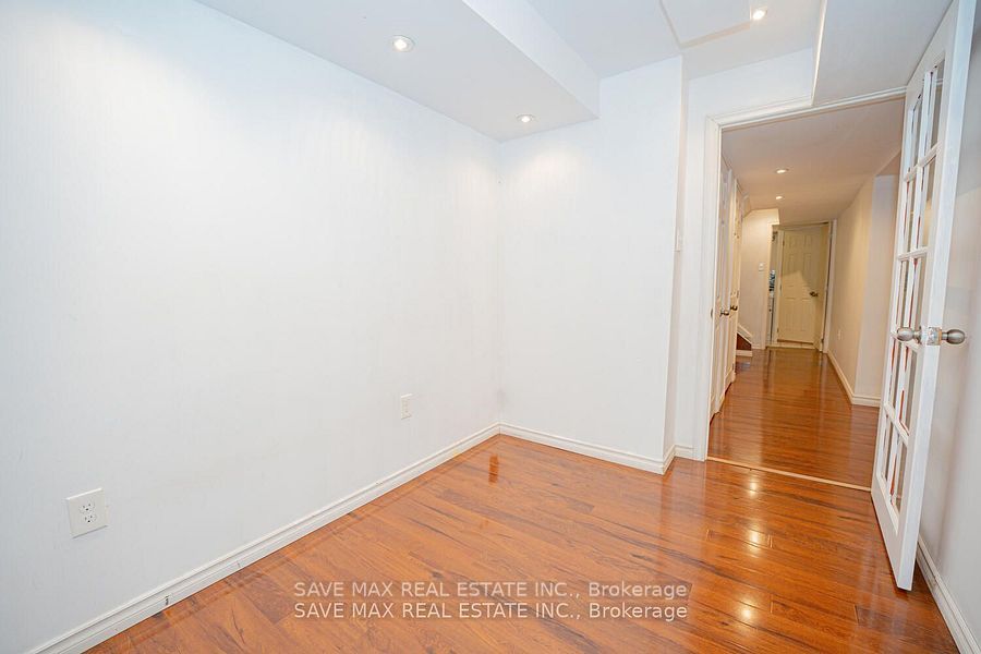 82 Trowbridge Street