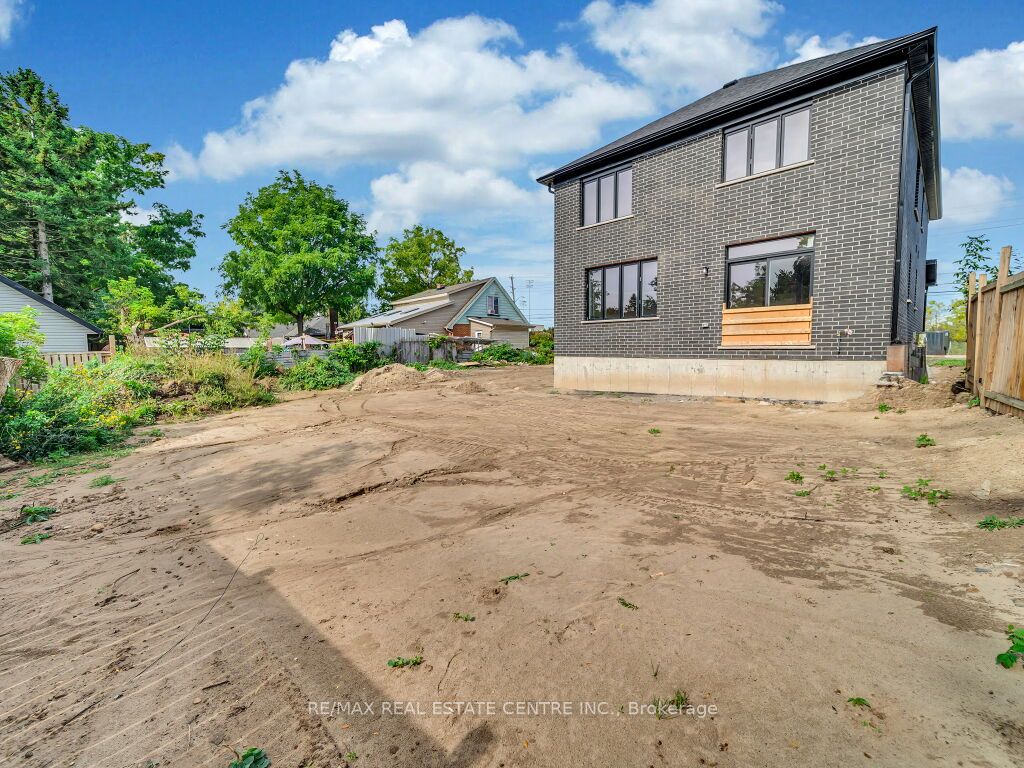 299 Ottawa Street N