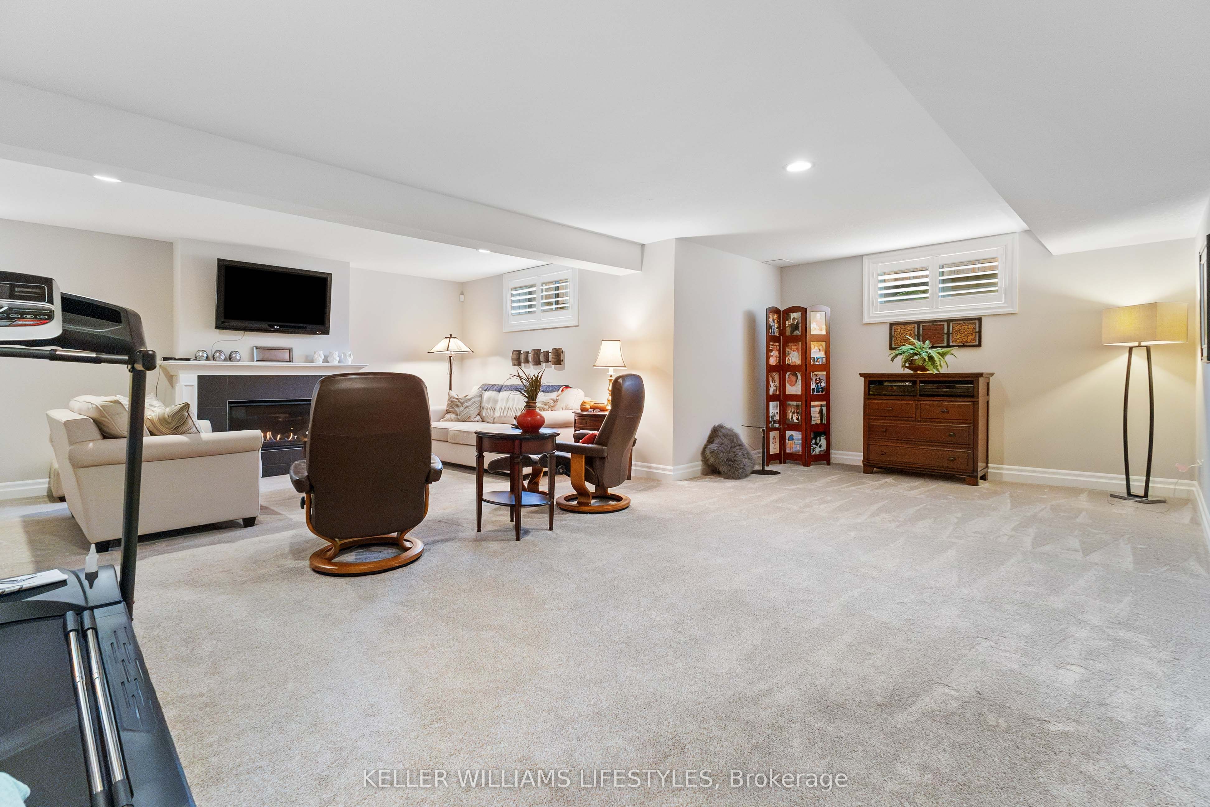 2290 Torrey Pines Way #3