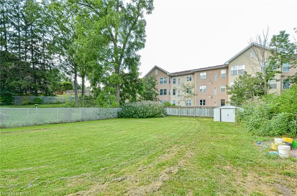 9 Simcoe Street