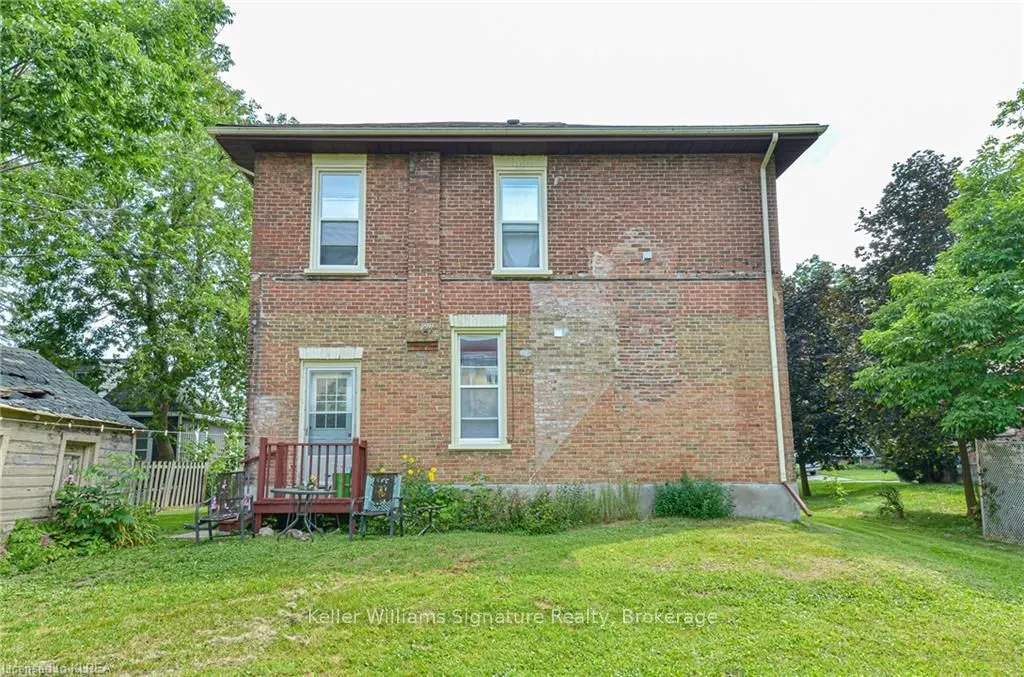 9 Simcoe Street