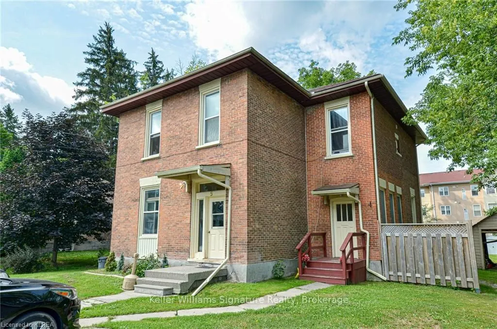 9 Simcoe Street