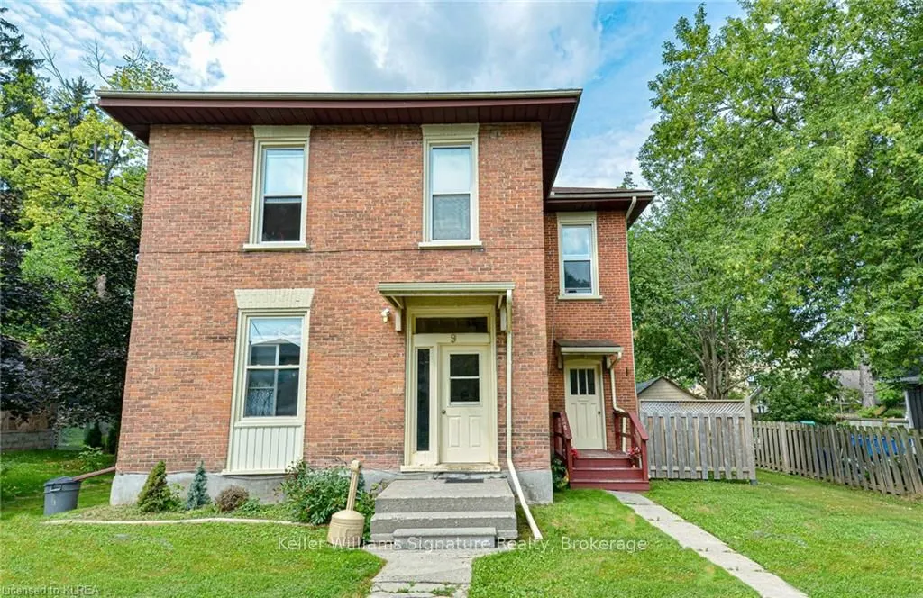 9 Simcoe Street