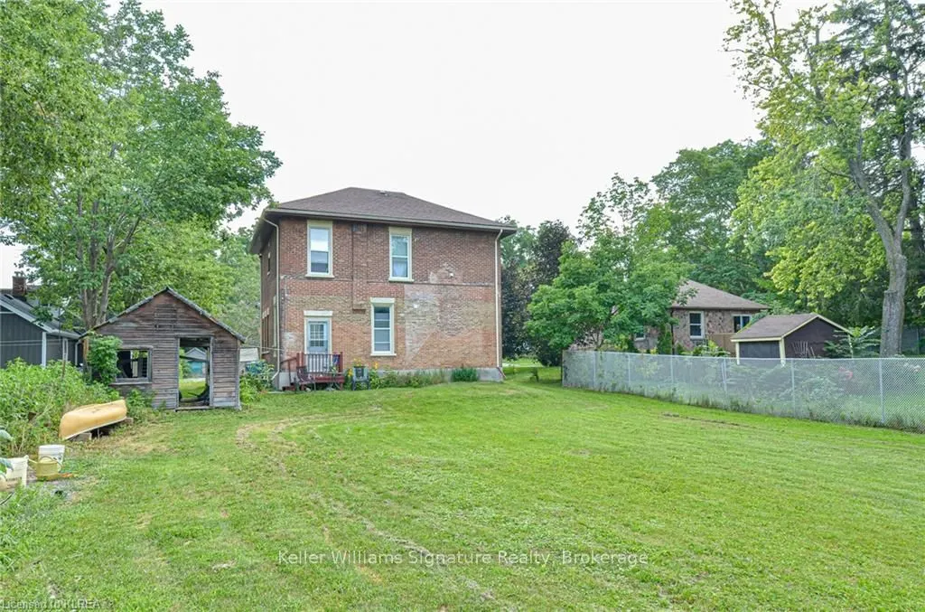 9 Simcoe Street