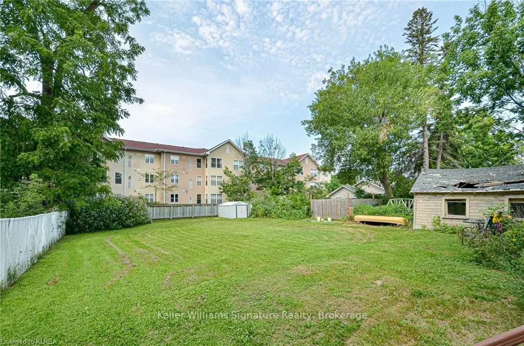 9 Simcoe Street