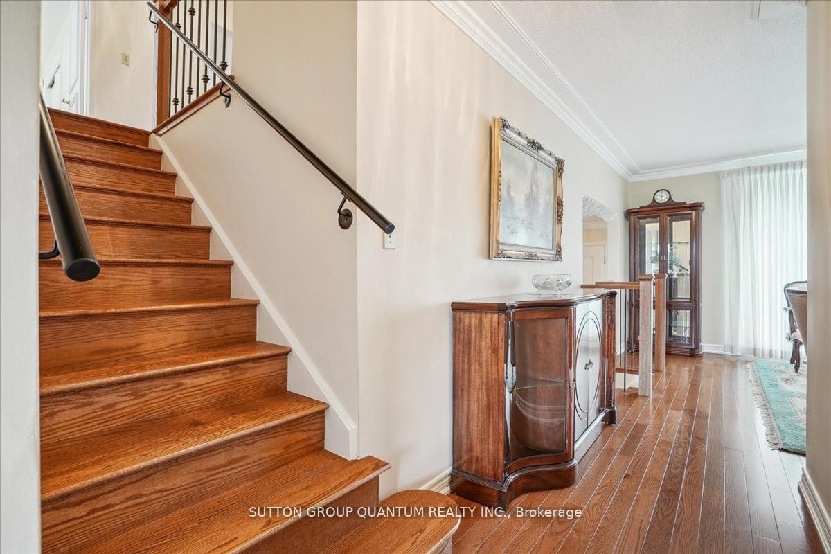 19 Meadowbrook Cres