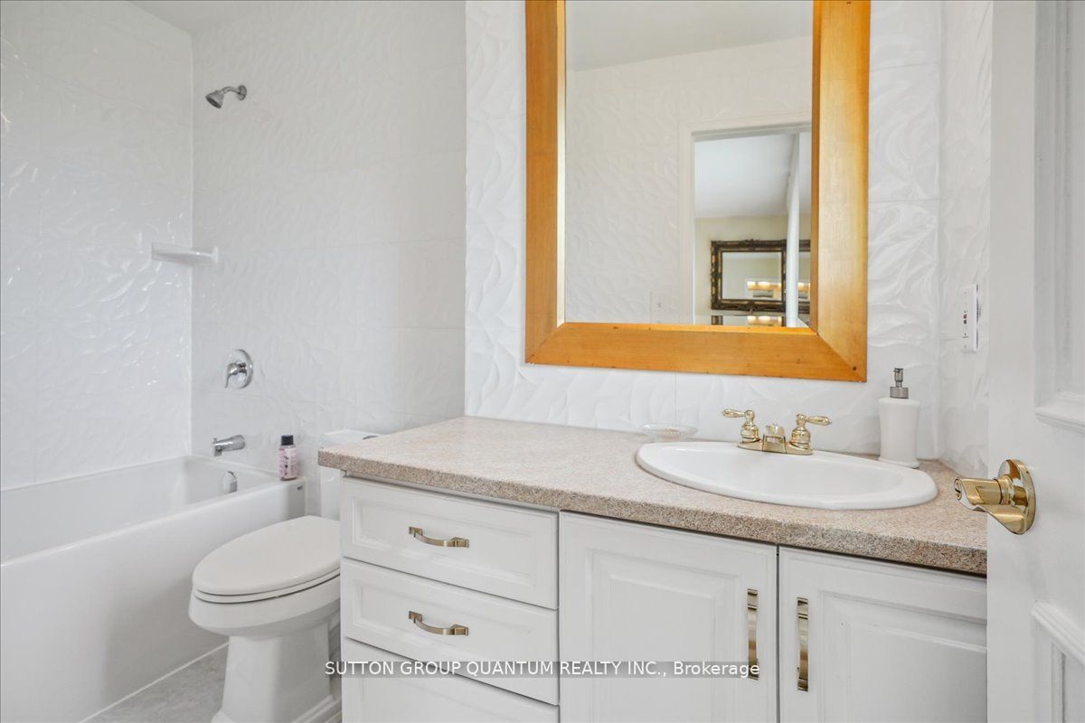 19 Meadowbrook Cres