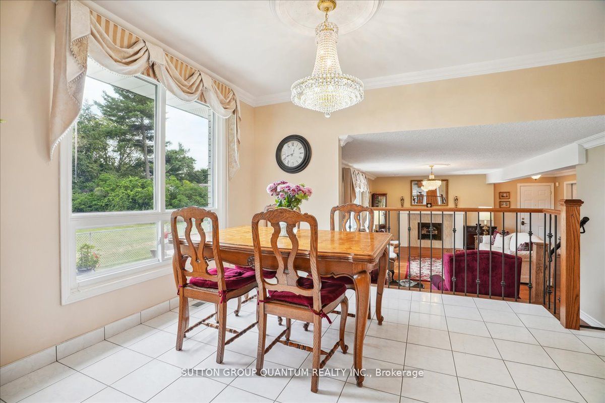 19 Meadowbrook Cres