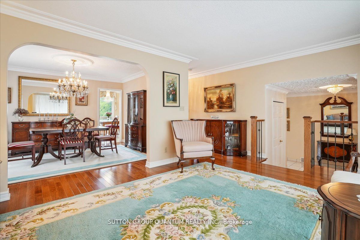 19 Meadowbrook Cres