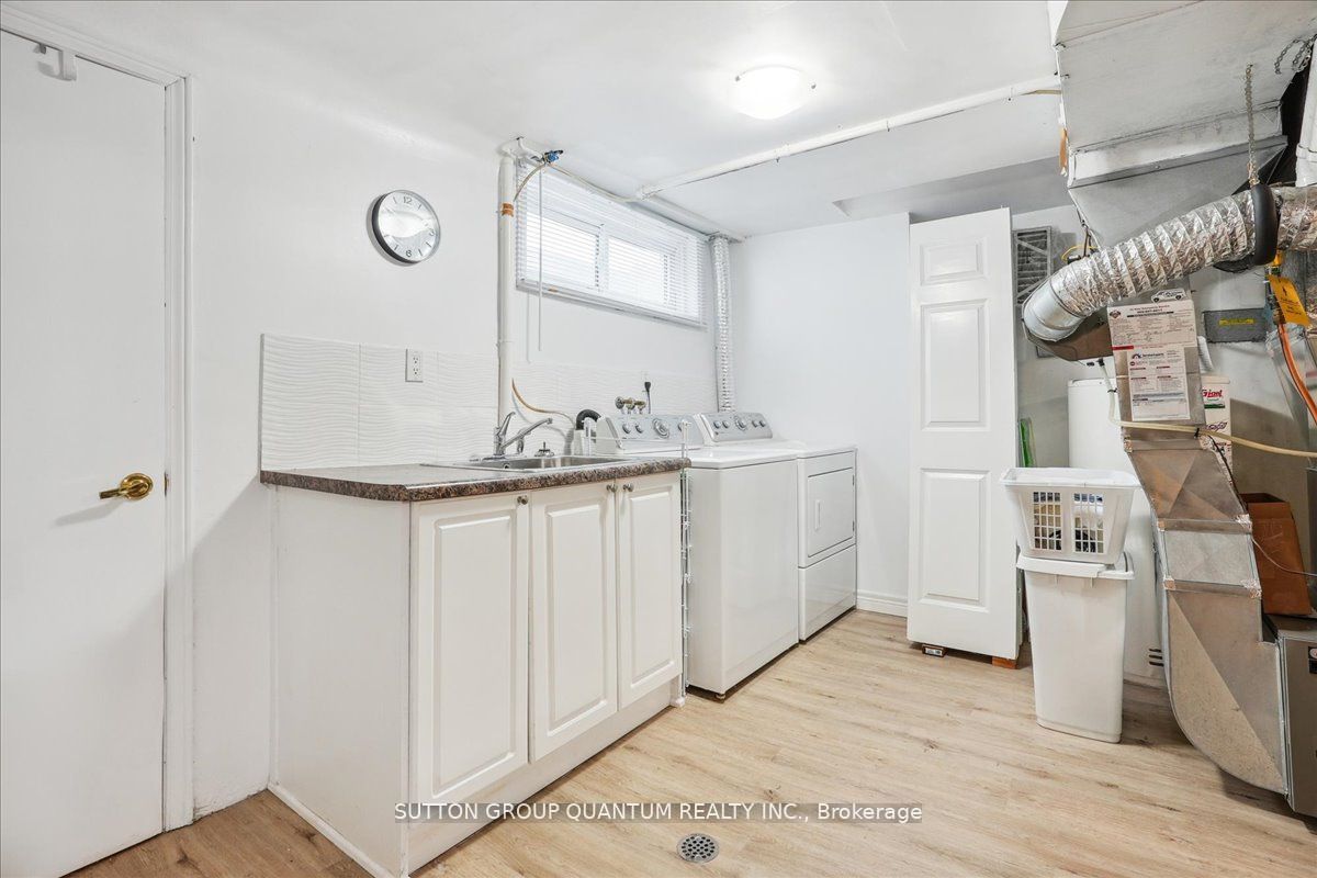 19 Meadowbrook Cres