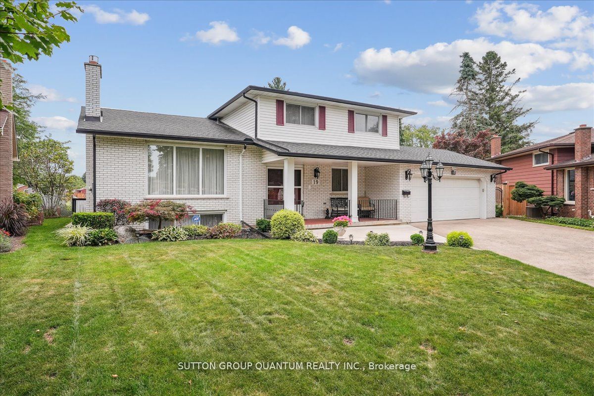19 Meadowbrook Cres
