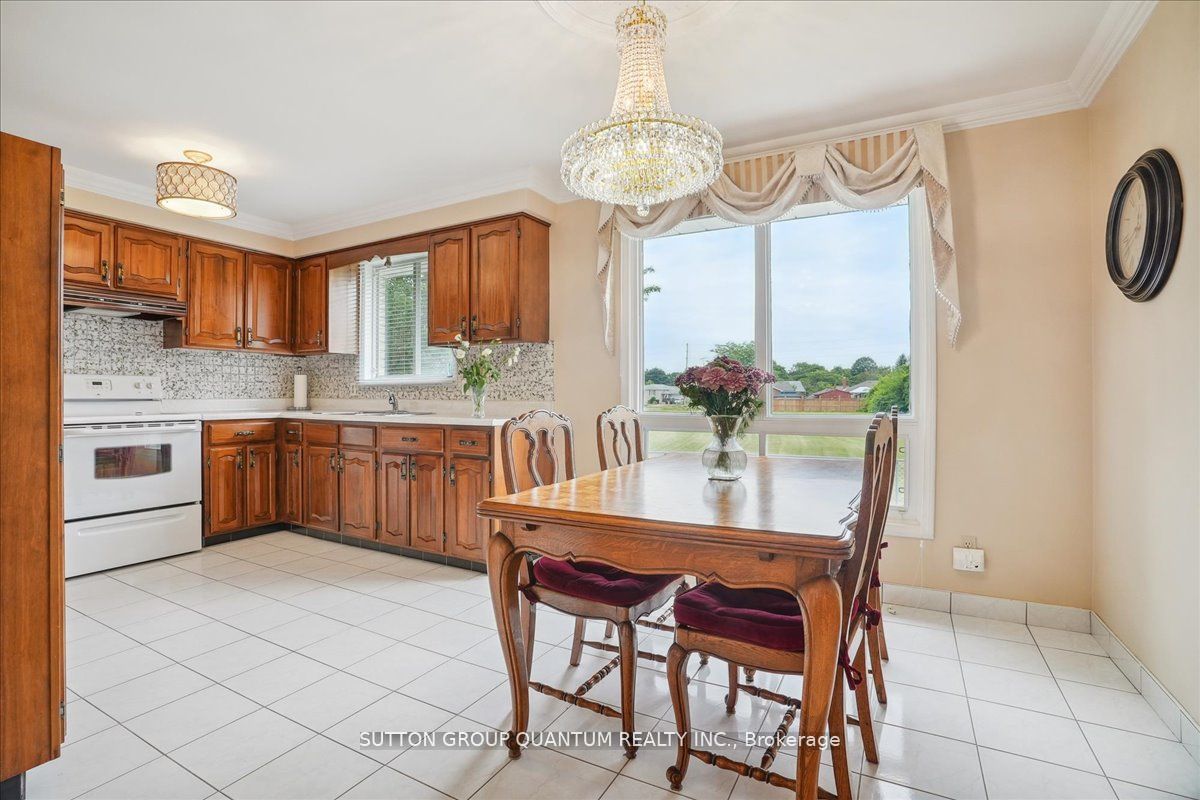 19 Meadowbrook Cres
