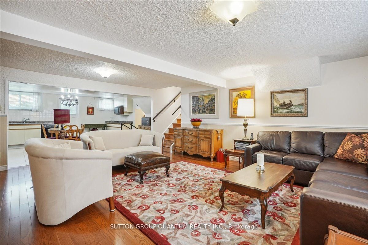 19 Meadowbrook Cres