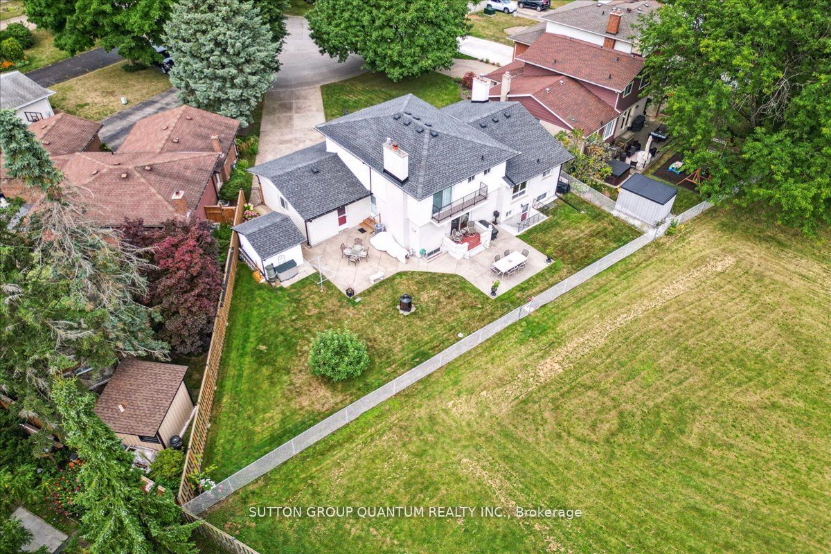 19 Meadowbrook Cres