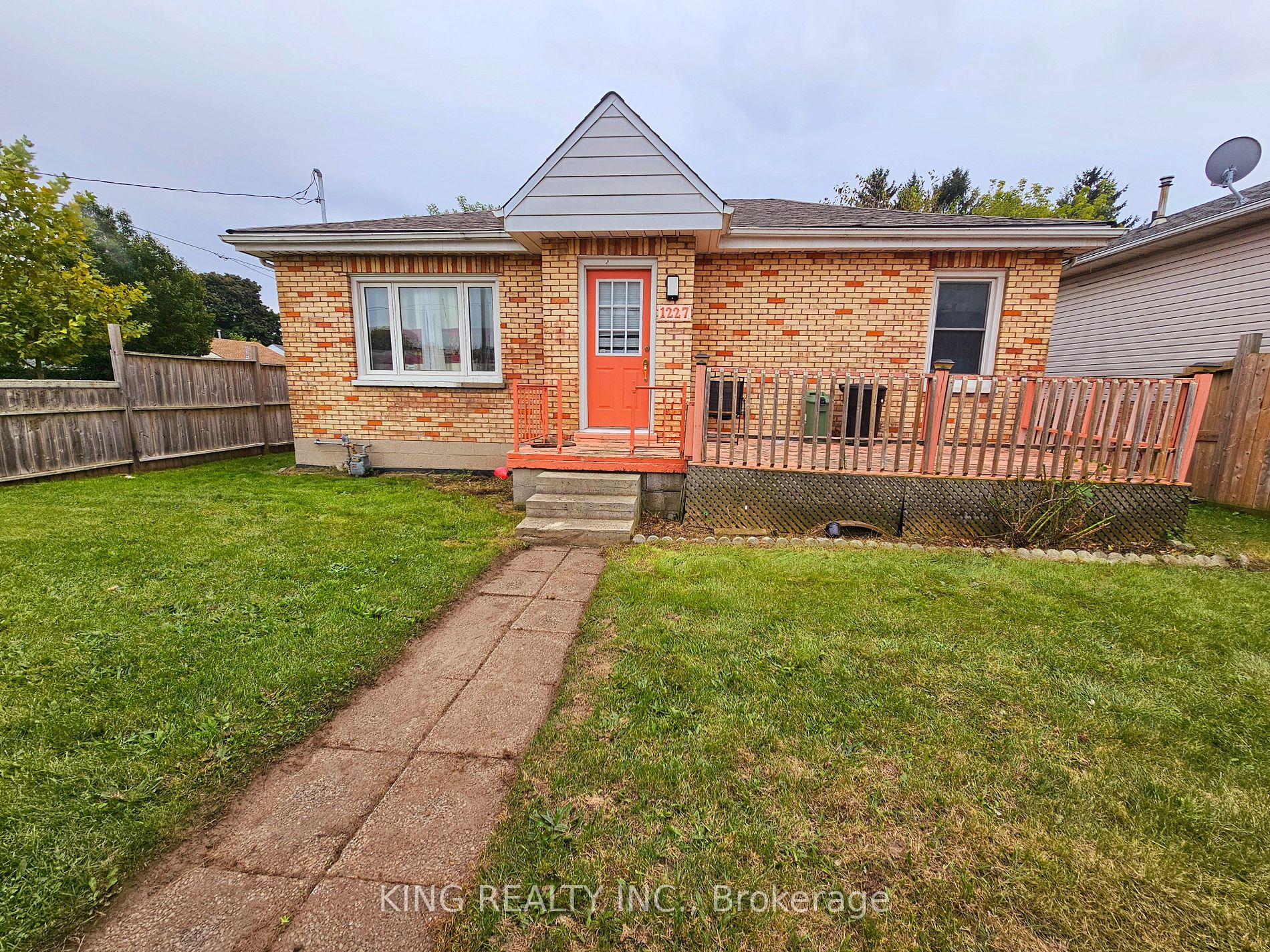 1227 TRAFALGAR Street