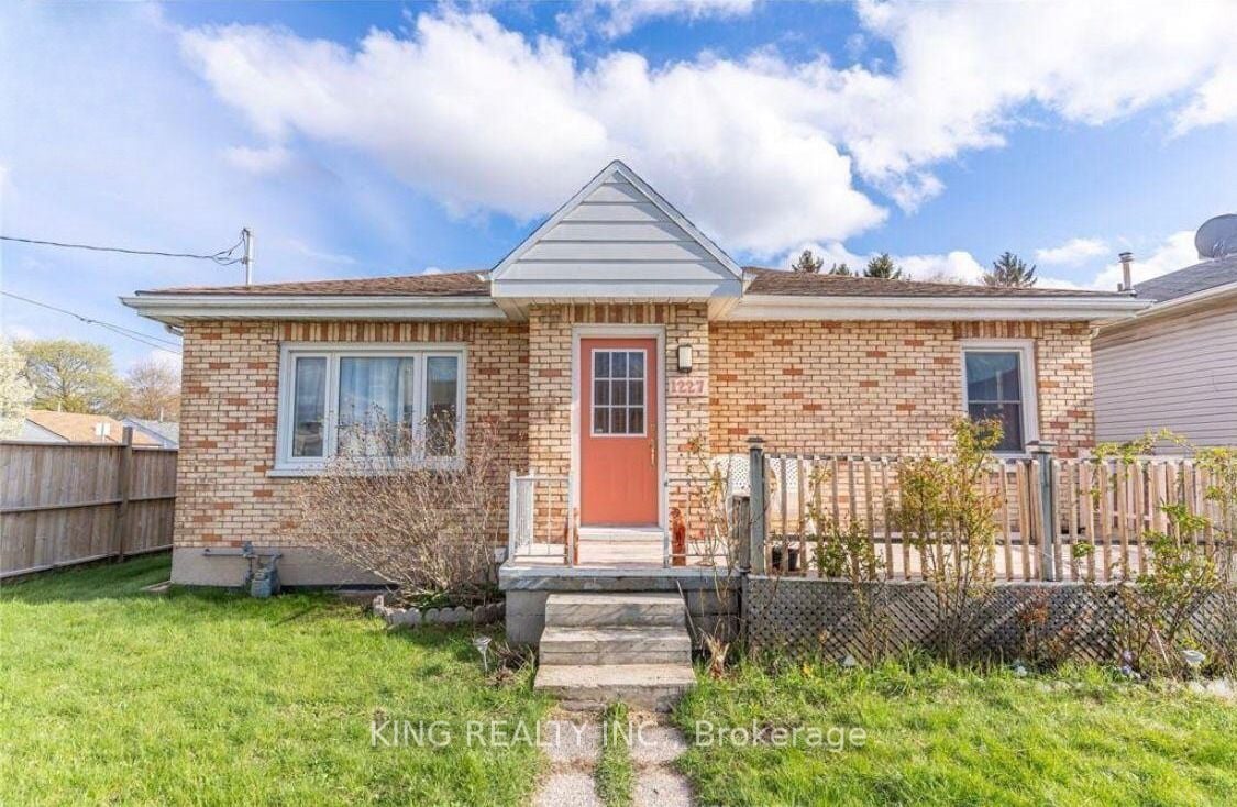 1227 TRAFALGAR Street